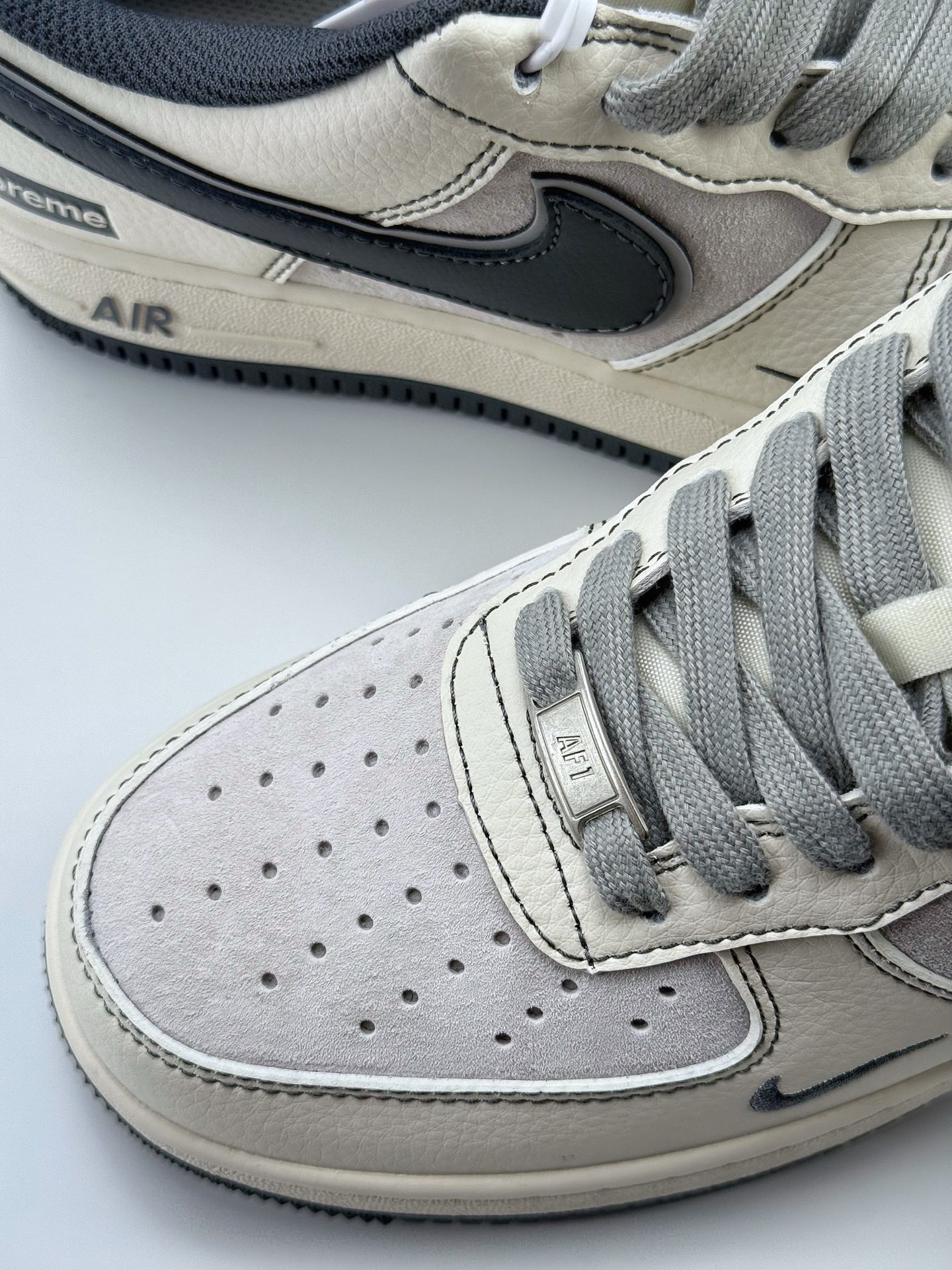 260 Nike Air Force 1 Low 07 x Supreme 白灰小钩  XZ6188-367