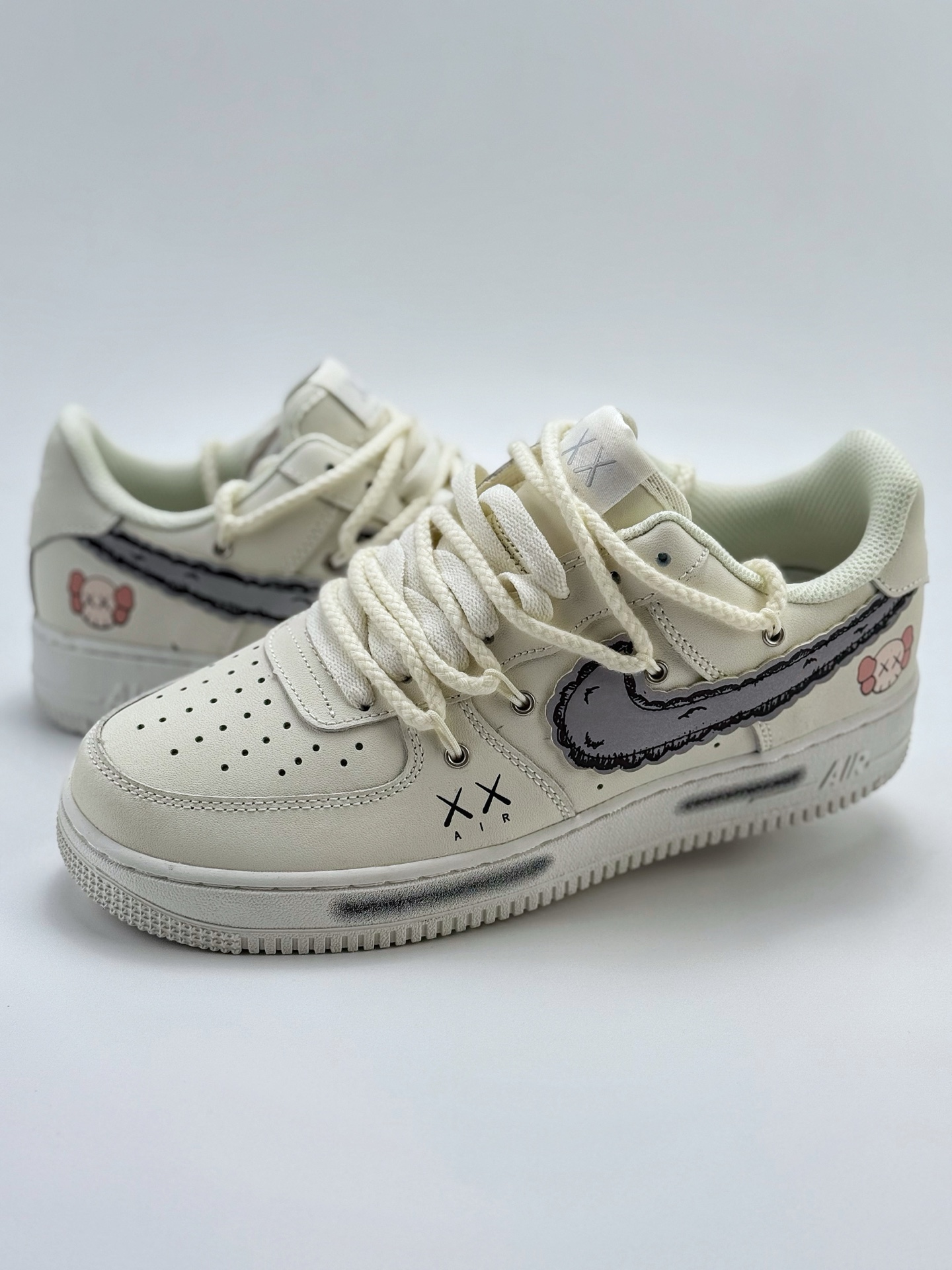260 Nike Air Force 1 Low 07 x KAWS 白灰绑带  SL 888811
