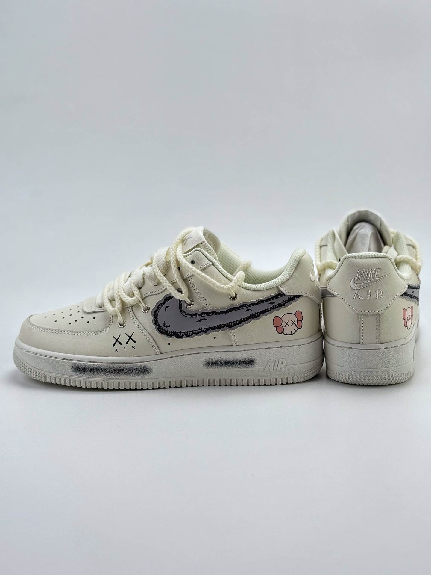 260 Nike Air Force 1 Low 07 x KAWS 白灰绑带  SL 888811