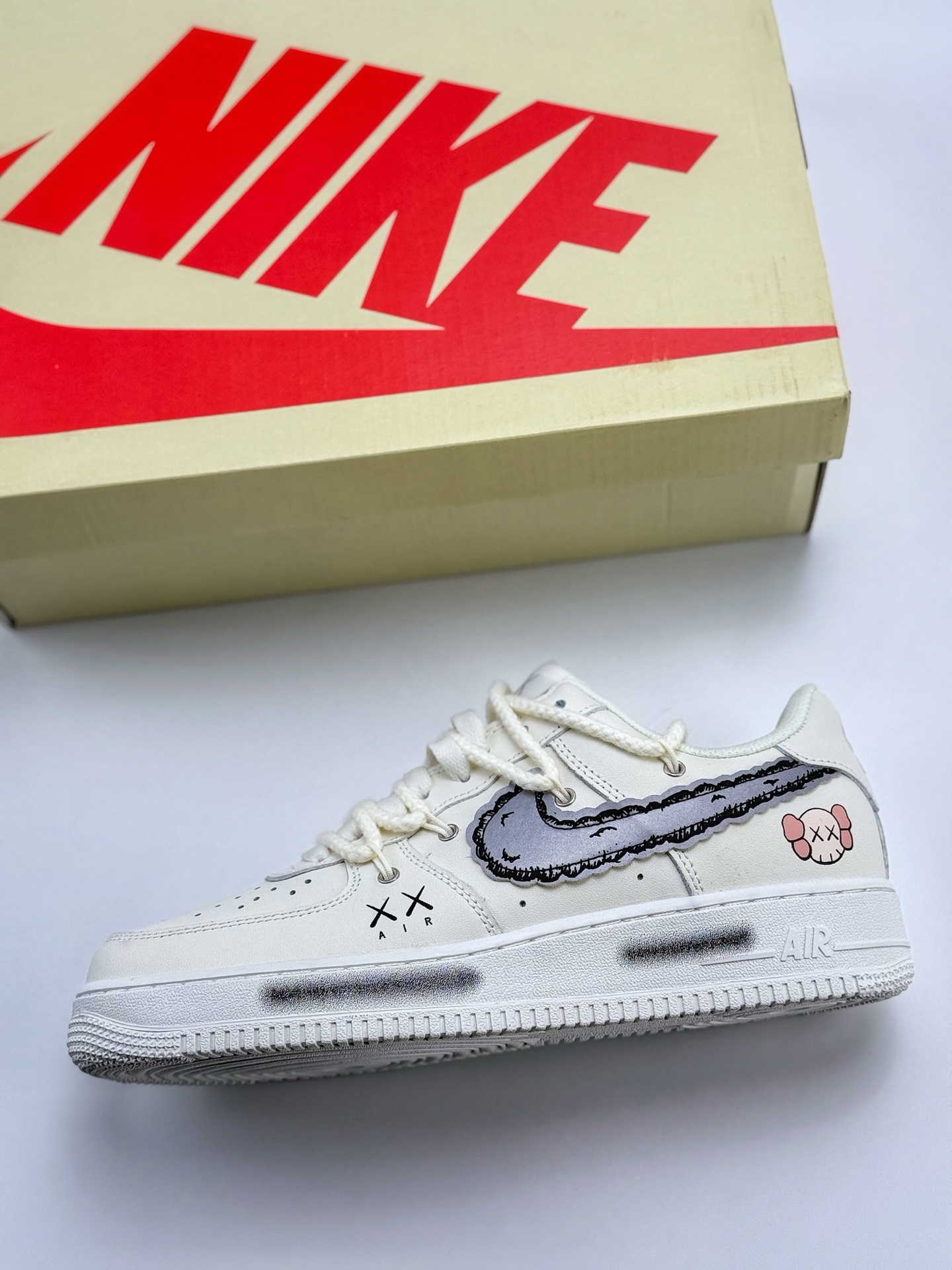260 Nike Air Force 1 Low 07 x KAWS 白灰绑带  SL 888811