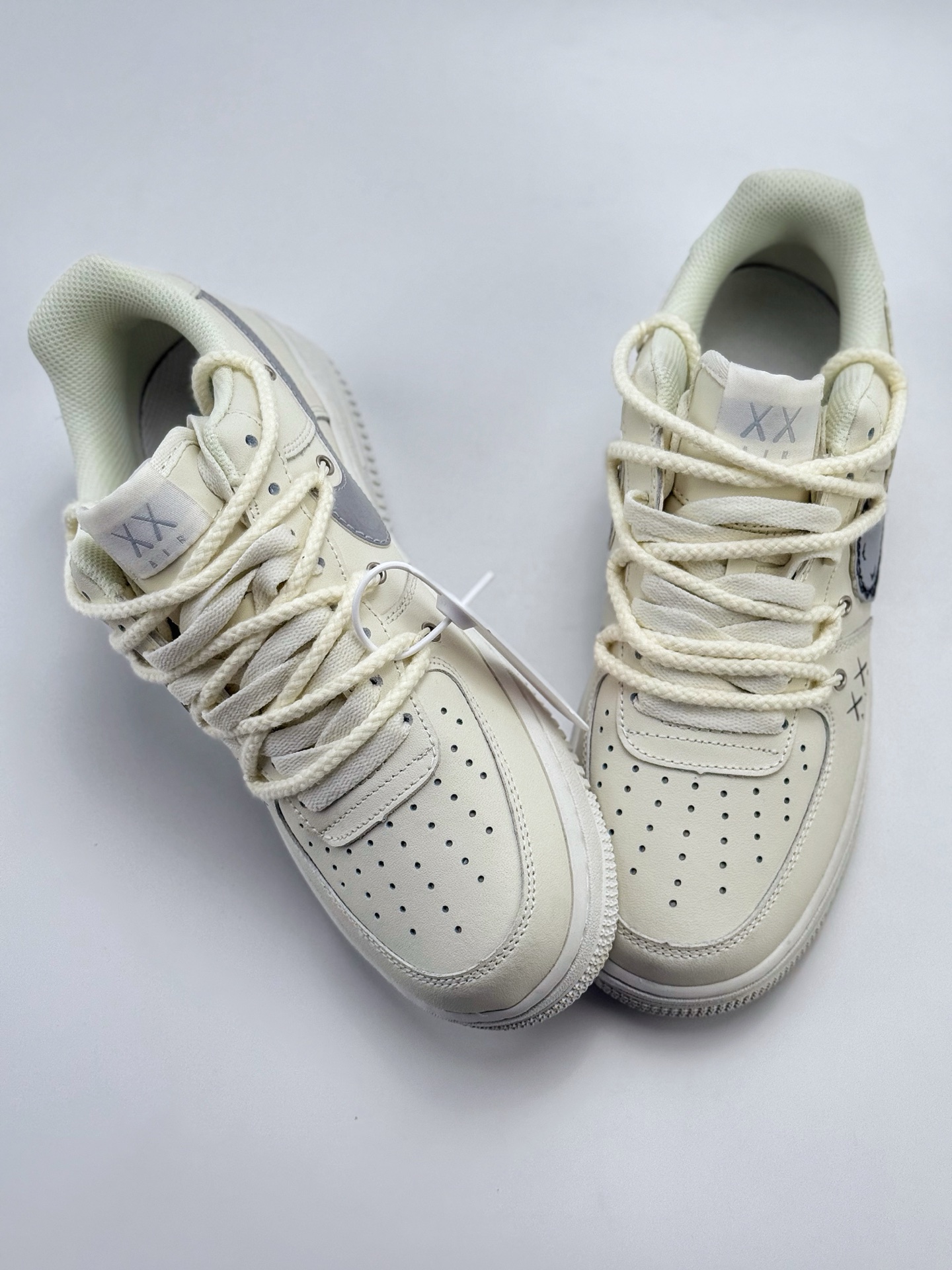 260 Nike Air Force 1 Low 07 x KAWS 白灰绑带  SL 888811