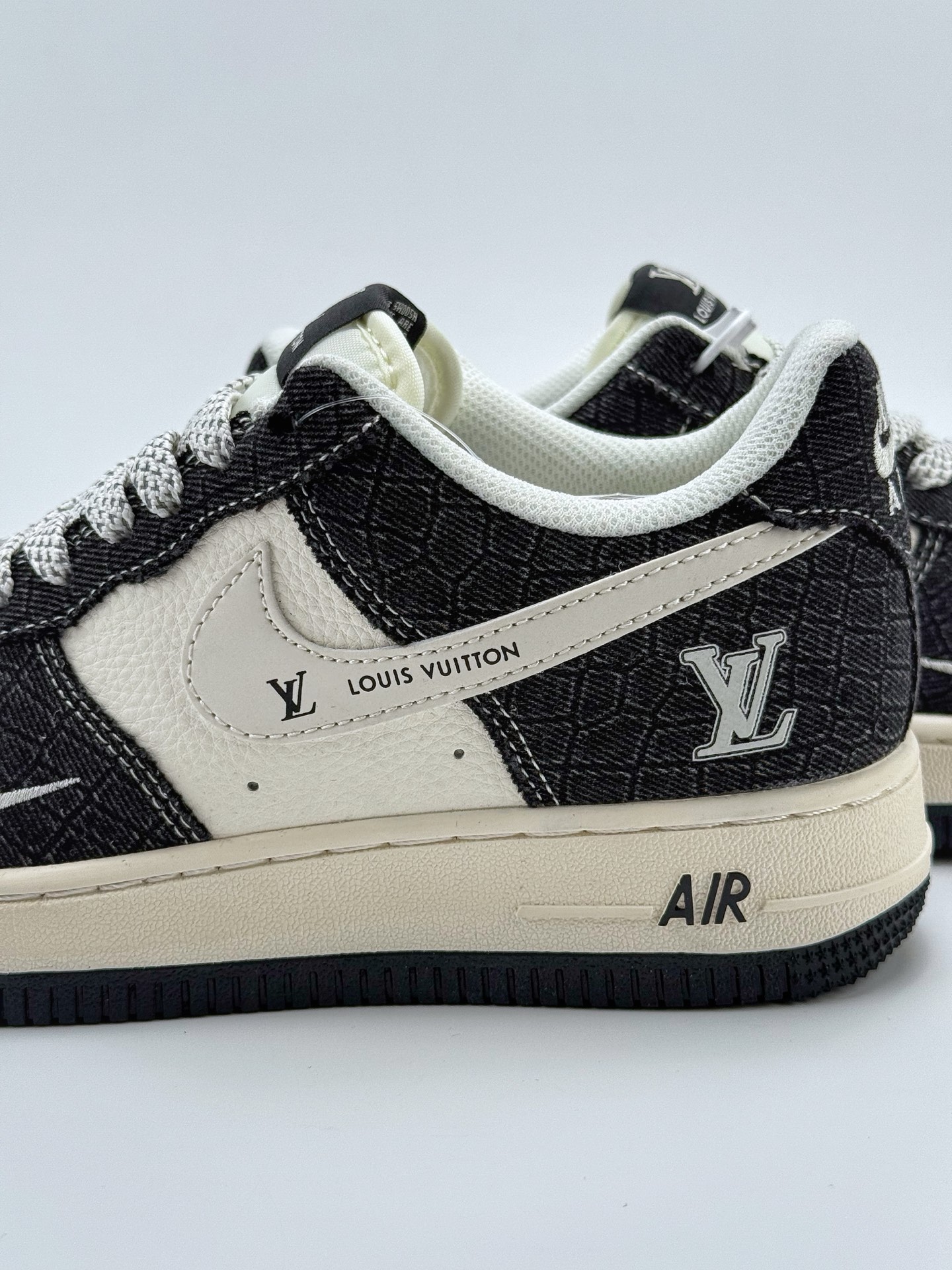 260 Nike Air Force 1 Low 07 x Louis Vuitton 黑白小钩满天星  XS1958-550