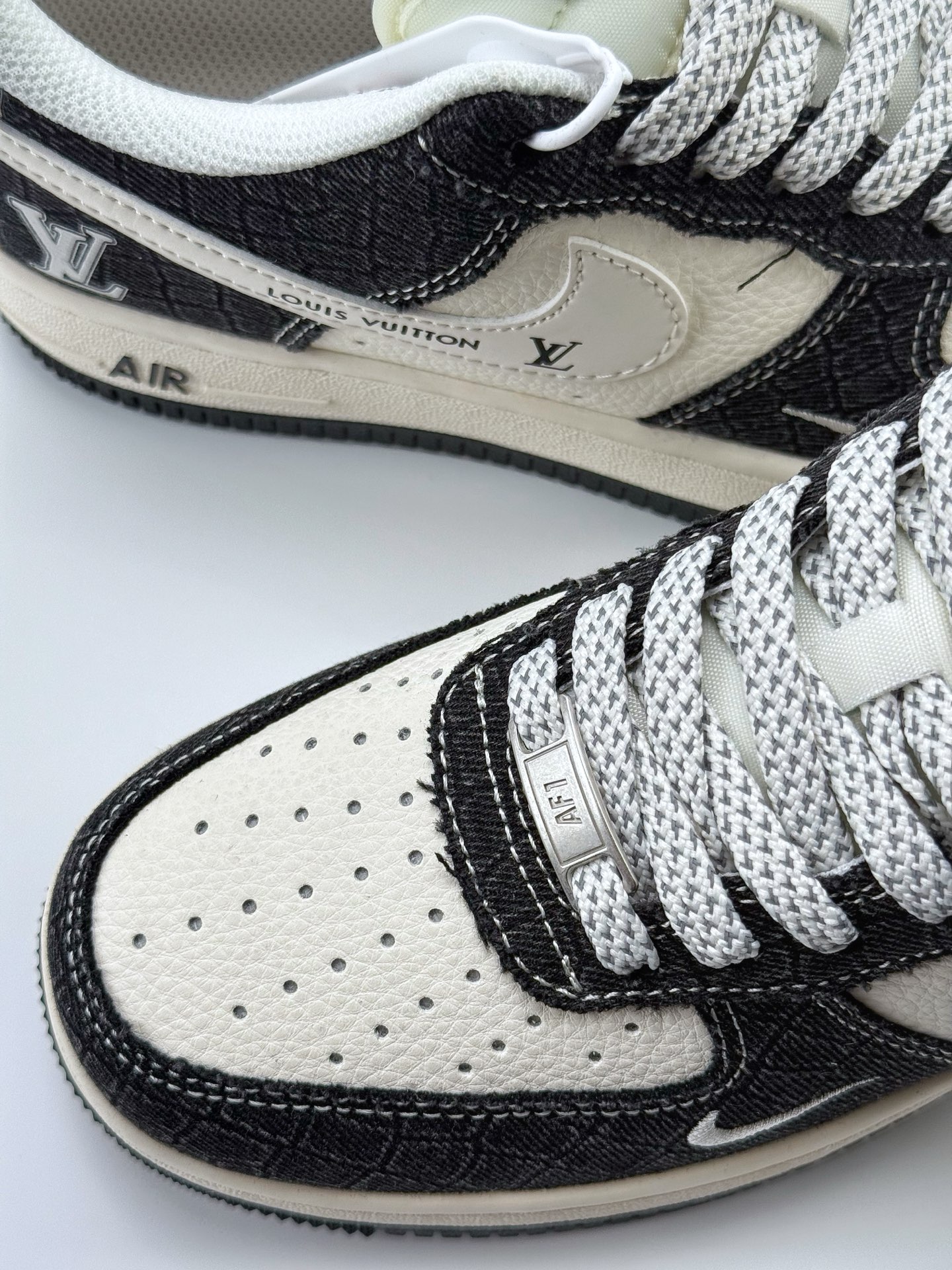 260 Nike Air Force 1 Low 07 x Louis Vuitton 黑白小钩满天星  XS1958-550