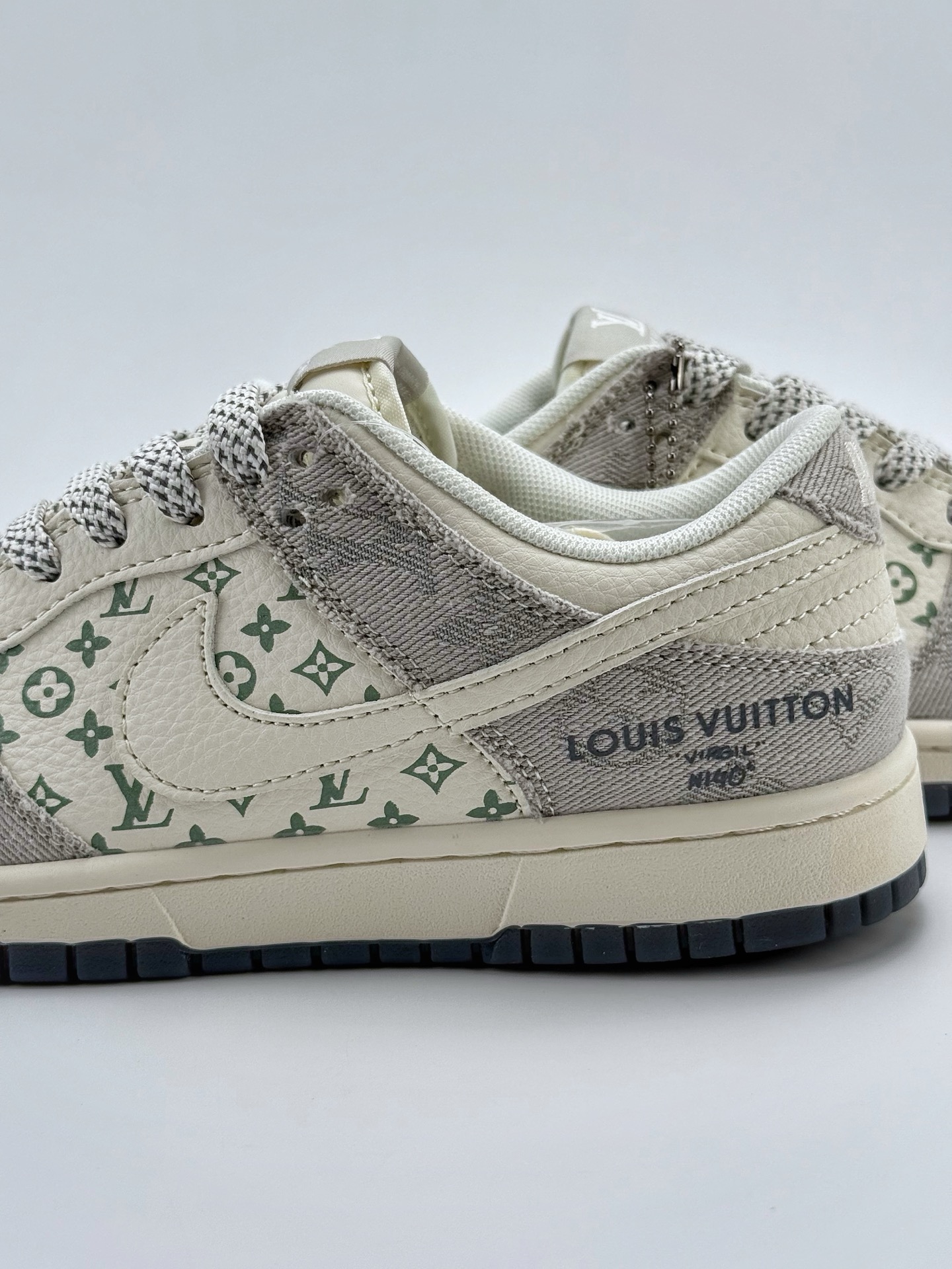 Nike SB Dunk Low x Louis Vuitton 白灰满天星 XX3168-141