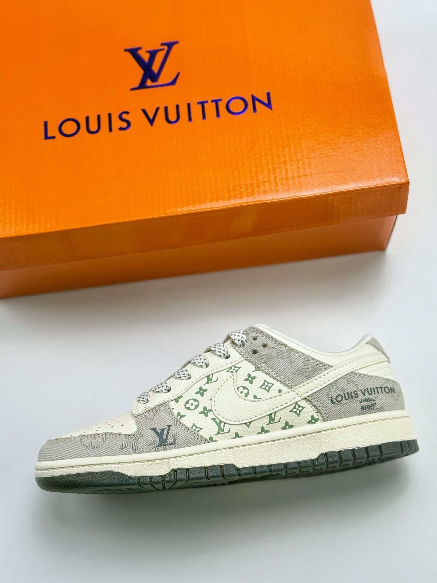 Nike SB Dunk Low x Louis Vuitton 白灰满天星 XX3168-141