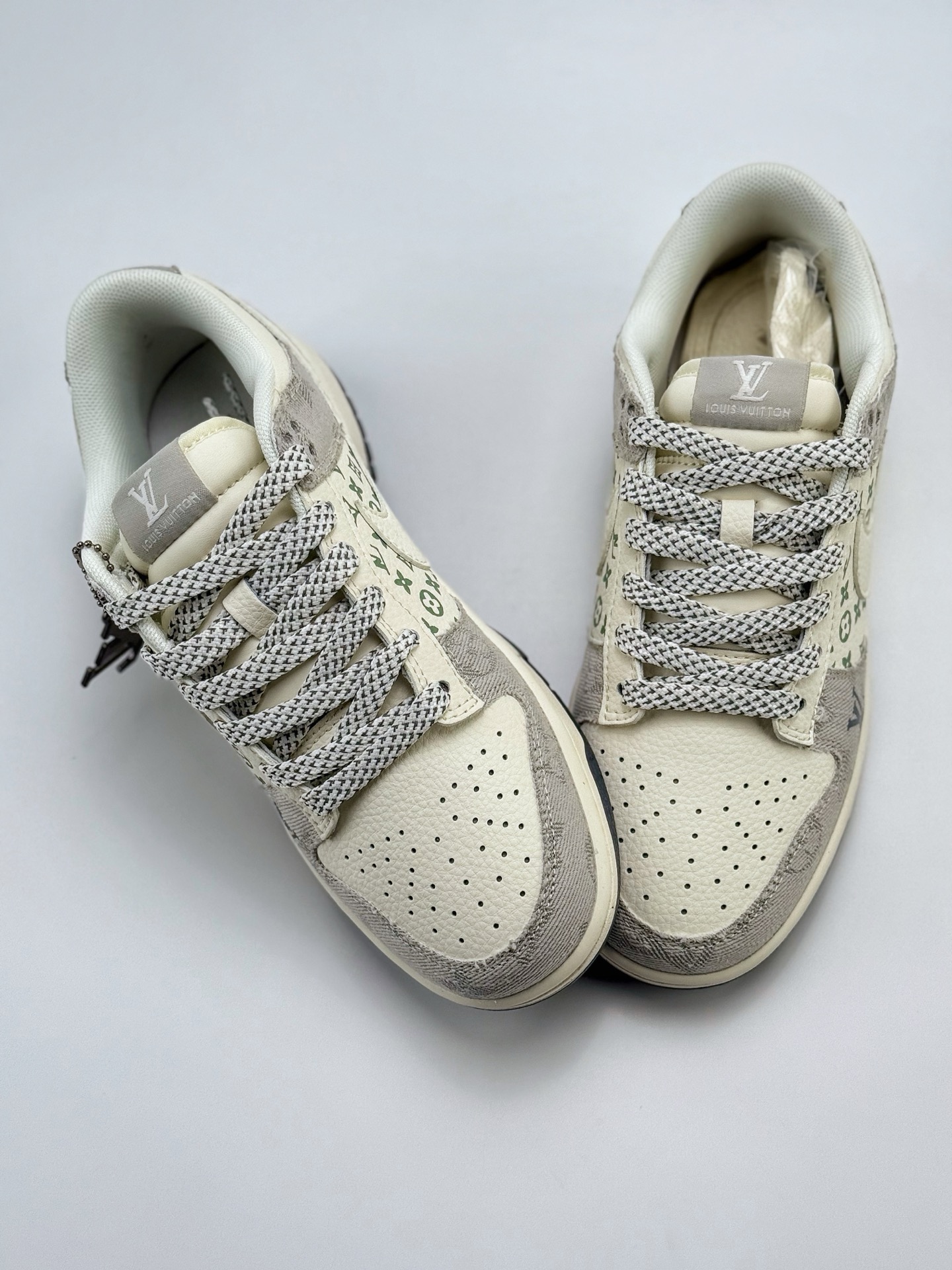 Nike SB Dunk Low x Louis Vuitton 白灰满天星 XX3168-141