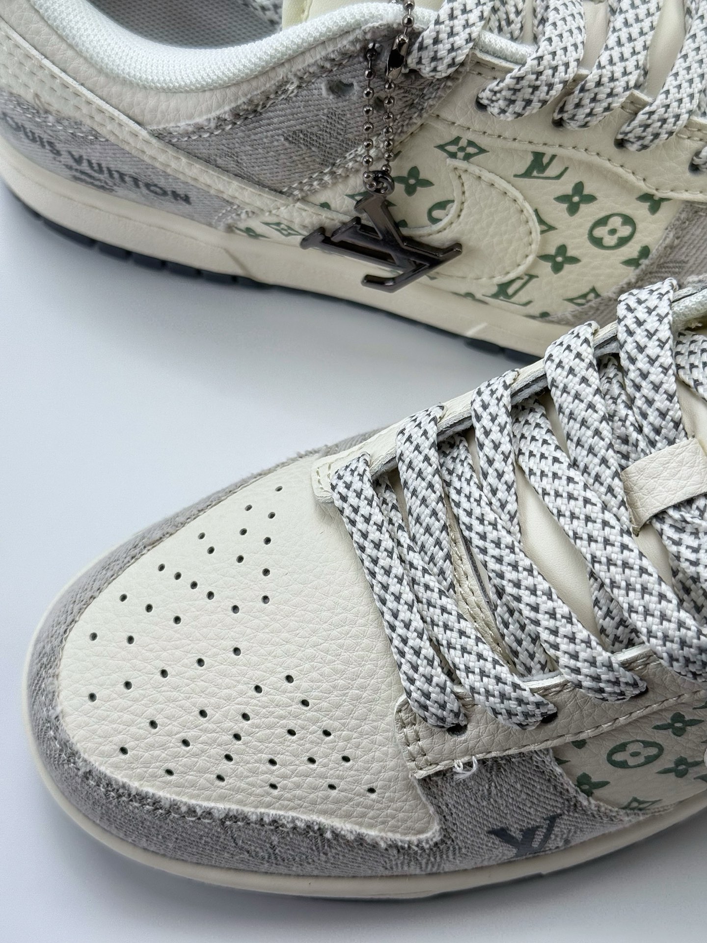 Nike SB Dunk Low x Louis Vuitton 白灰满天星 XX3168-141
