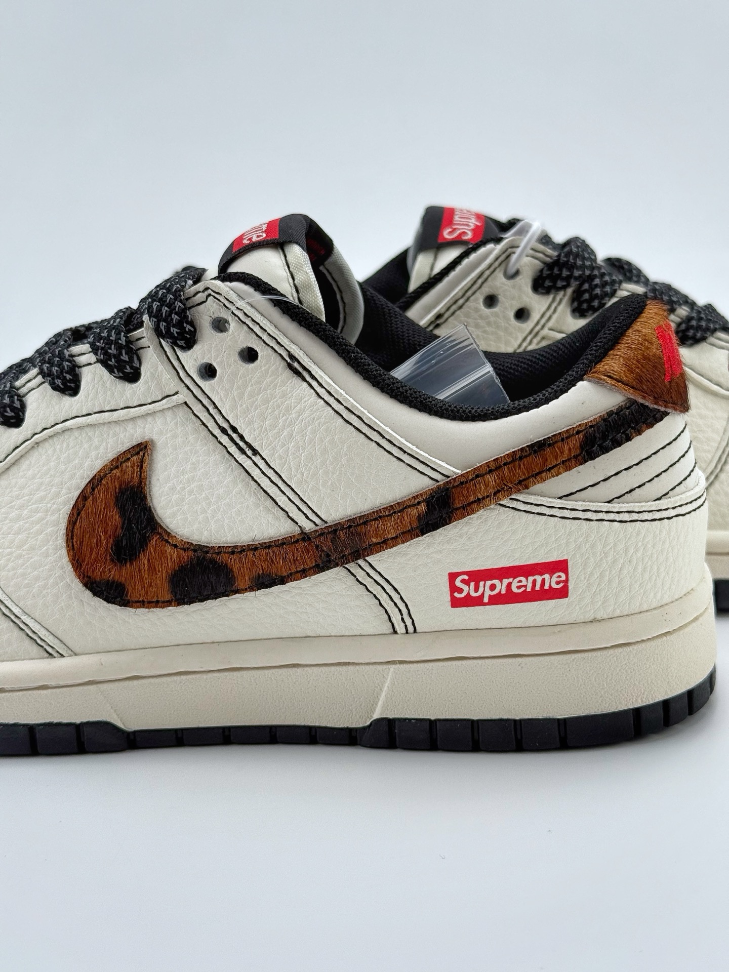 Nike SB Dunk Low x Supreme 白黑小钩马毛满天星 ZH2598-269