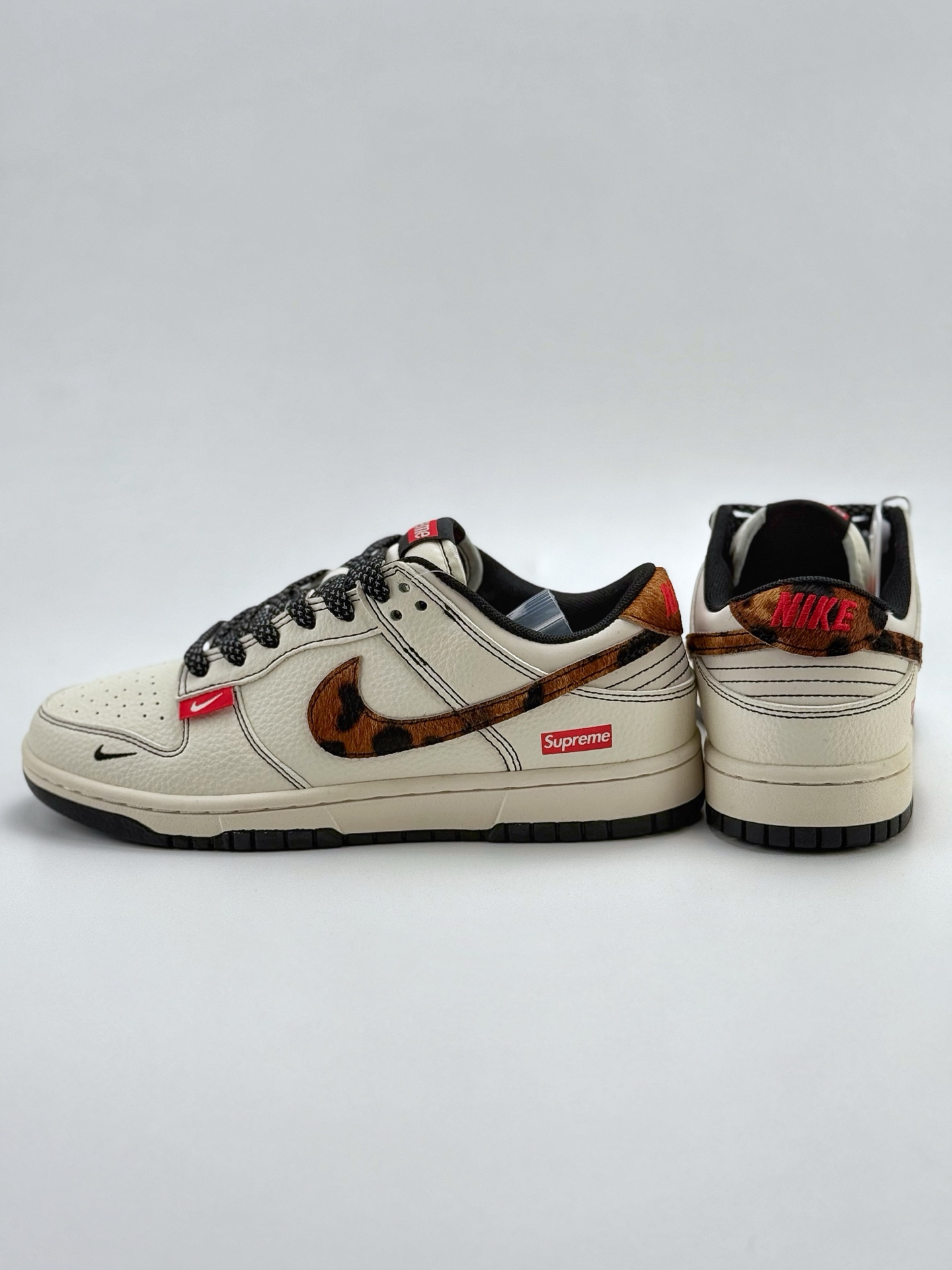 Nike SB Dunk Low x Supreme 白黑小钩马毛满天星 ZH2598-269
