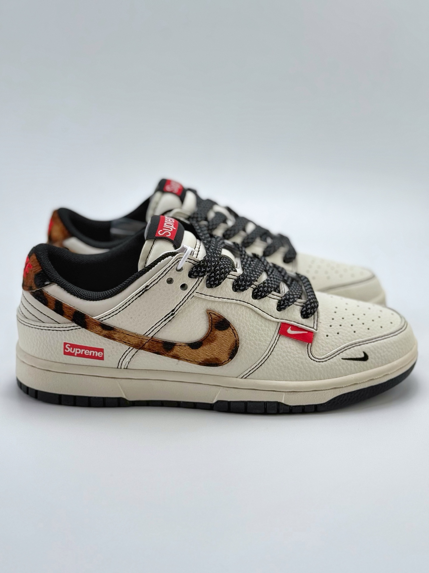 Nike SB Dunk Low x Supreme 白黑小钩马毛满天星 ZH2598-269