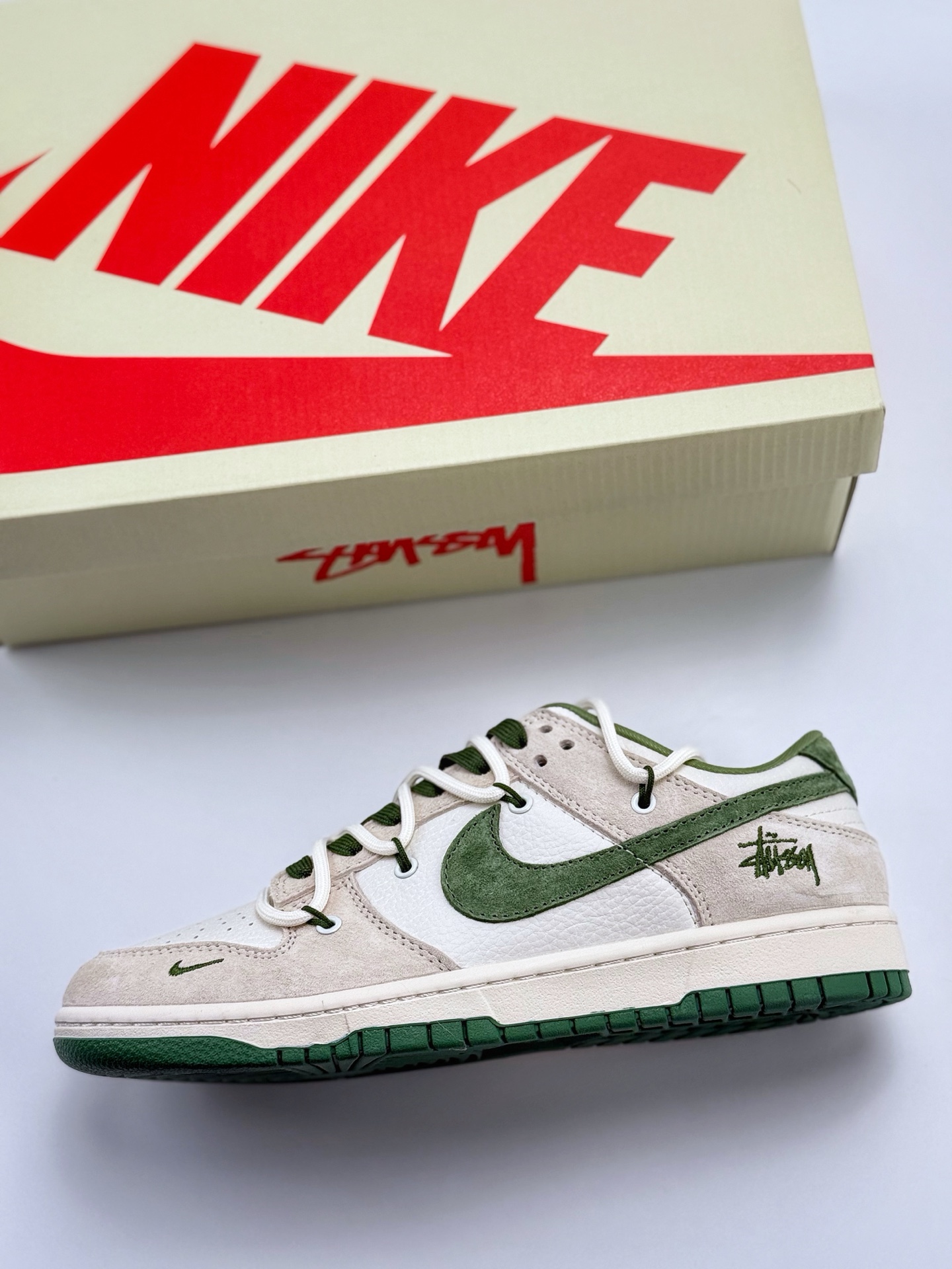 300 Nike SB Dunk Low x Stussy 白灰绿小钩绑带  DM6868-094