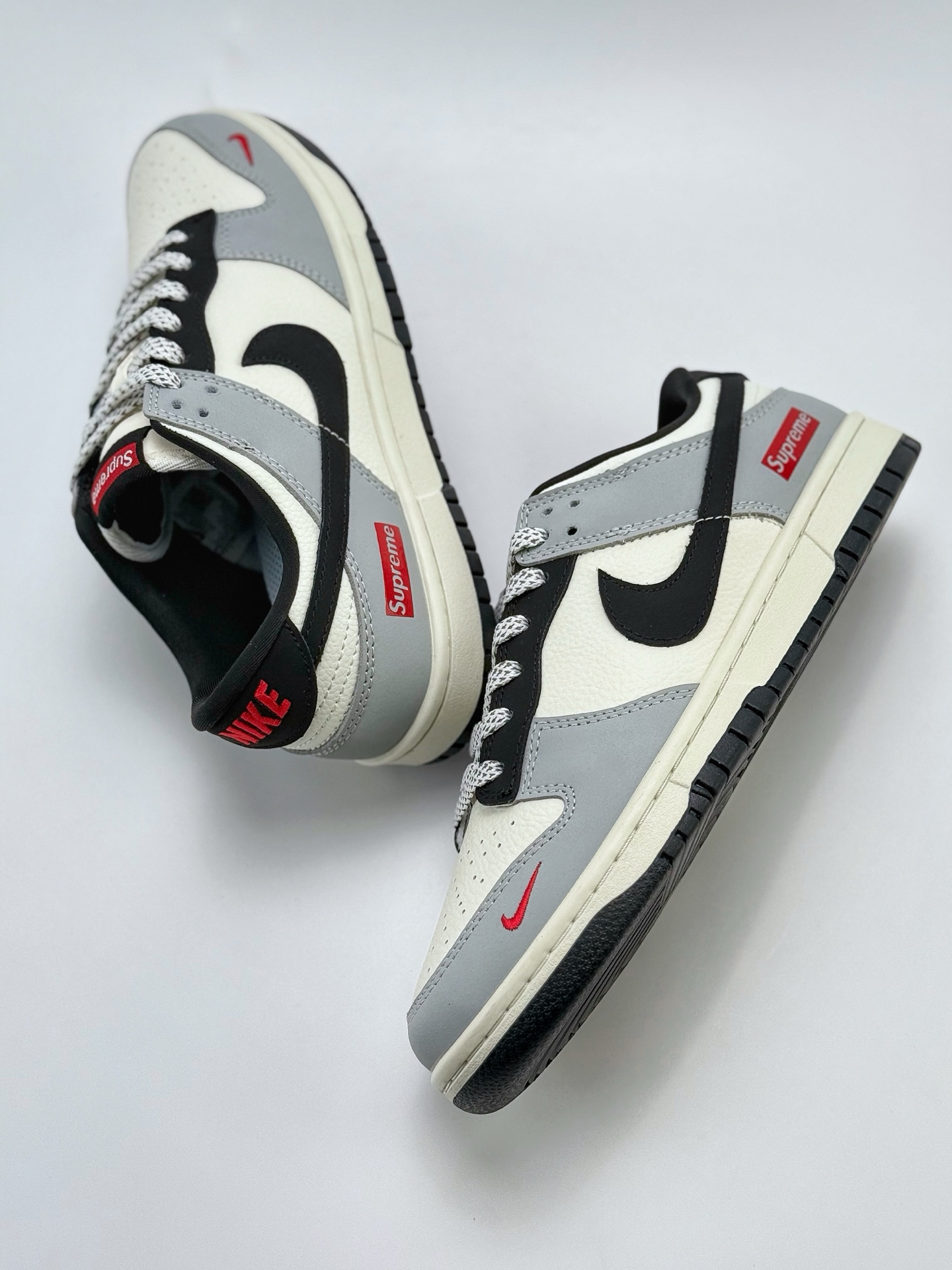 240 Nike SB Dunk Low x Supreme 白灰黑小钩满天星  XY2026-152