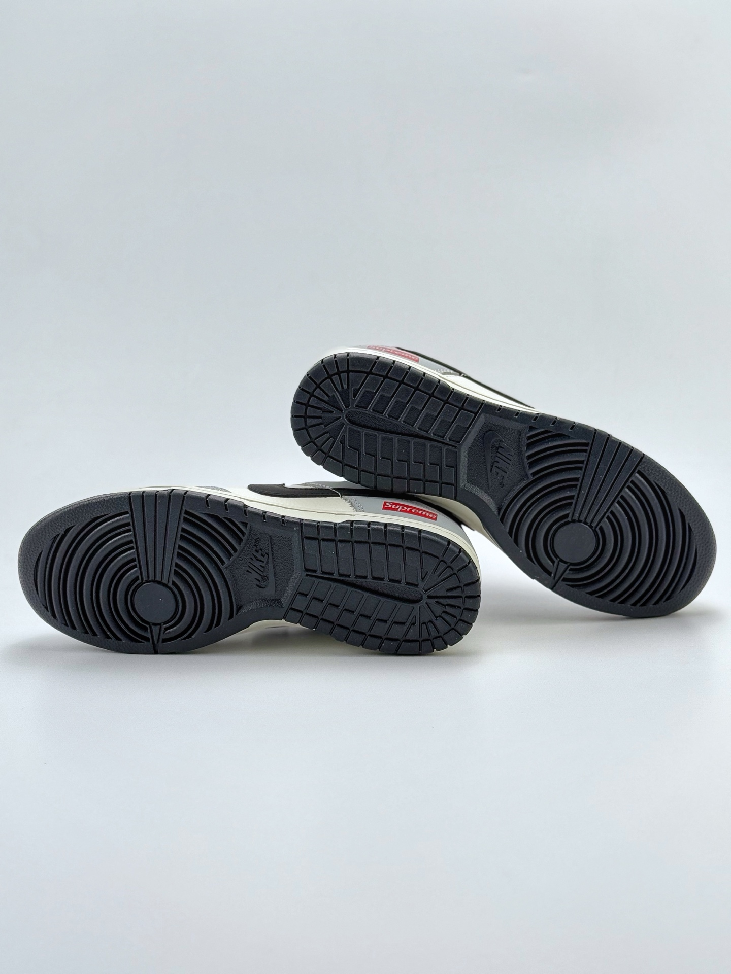 240 Nike SB Dunk Low x Supreme 白灰黑小钩满天星  XY2026-152