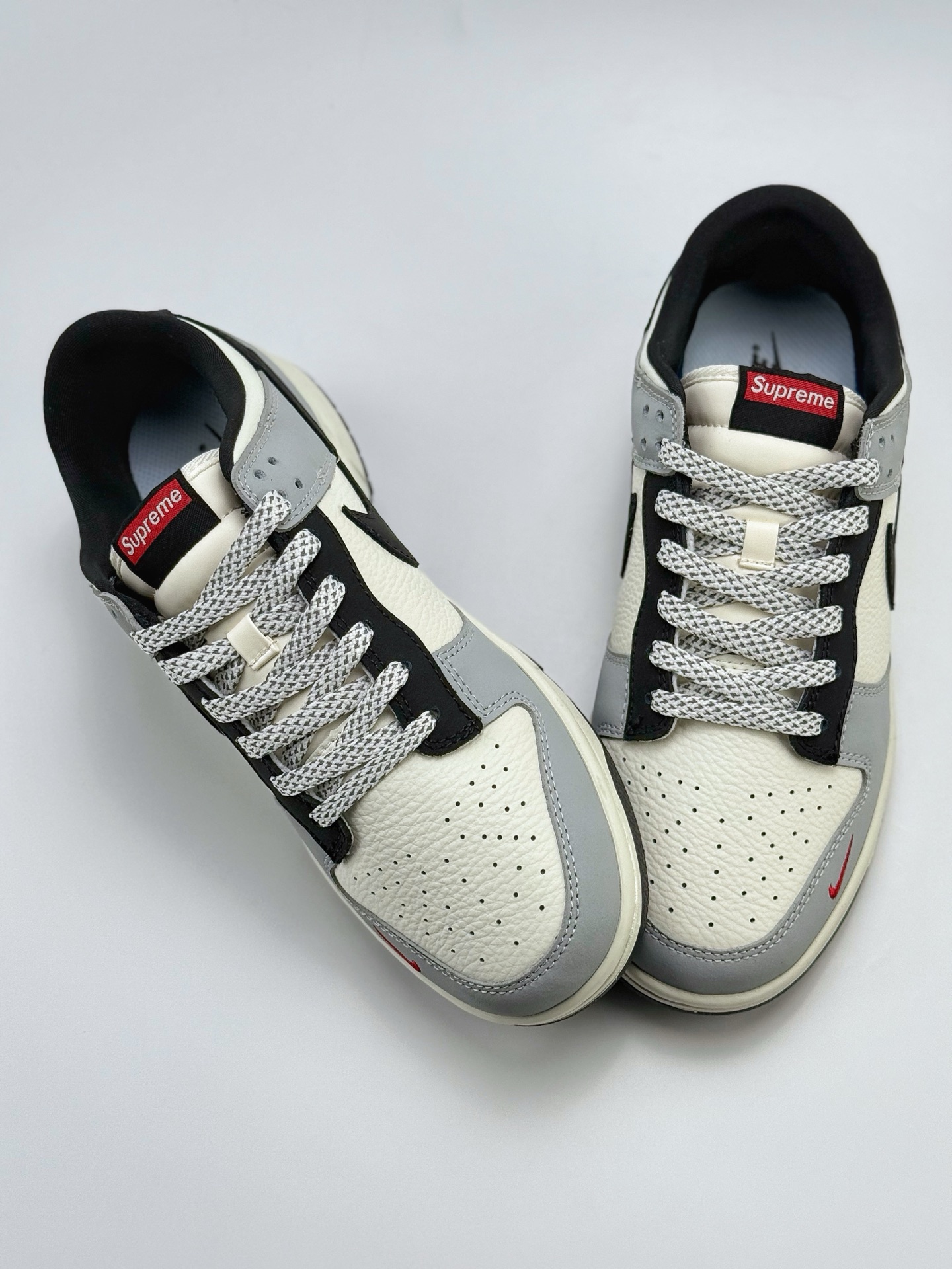 240 Nike SB Dunk Low x Supreme 白灰黑小钩满天星  XY2026-152