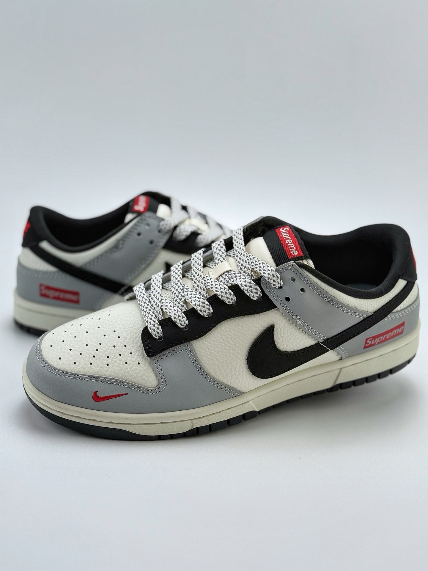 240 Nike SB Dunk Low x Supreme 白灰黑小钩满天星  XY2026-152