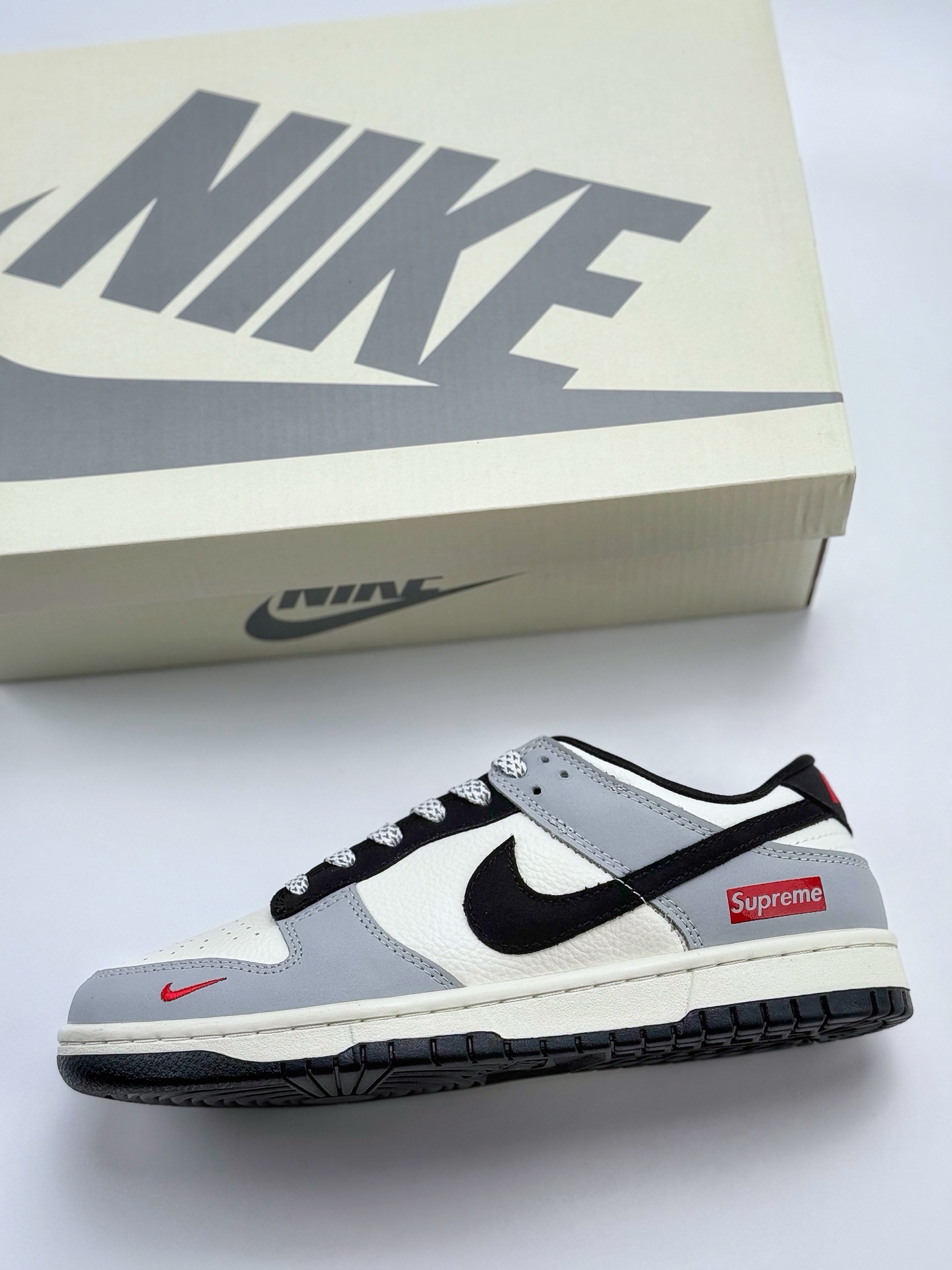 240 Nike SB Dunk Low x Supreme 白灰黑小钩满天星  XY2026-152