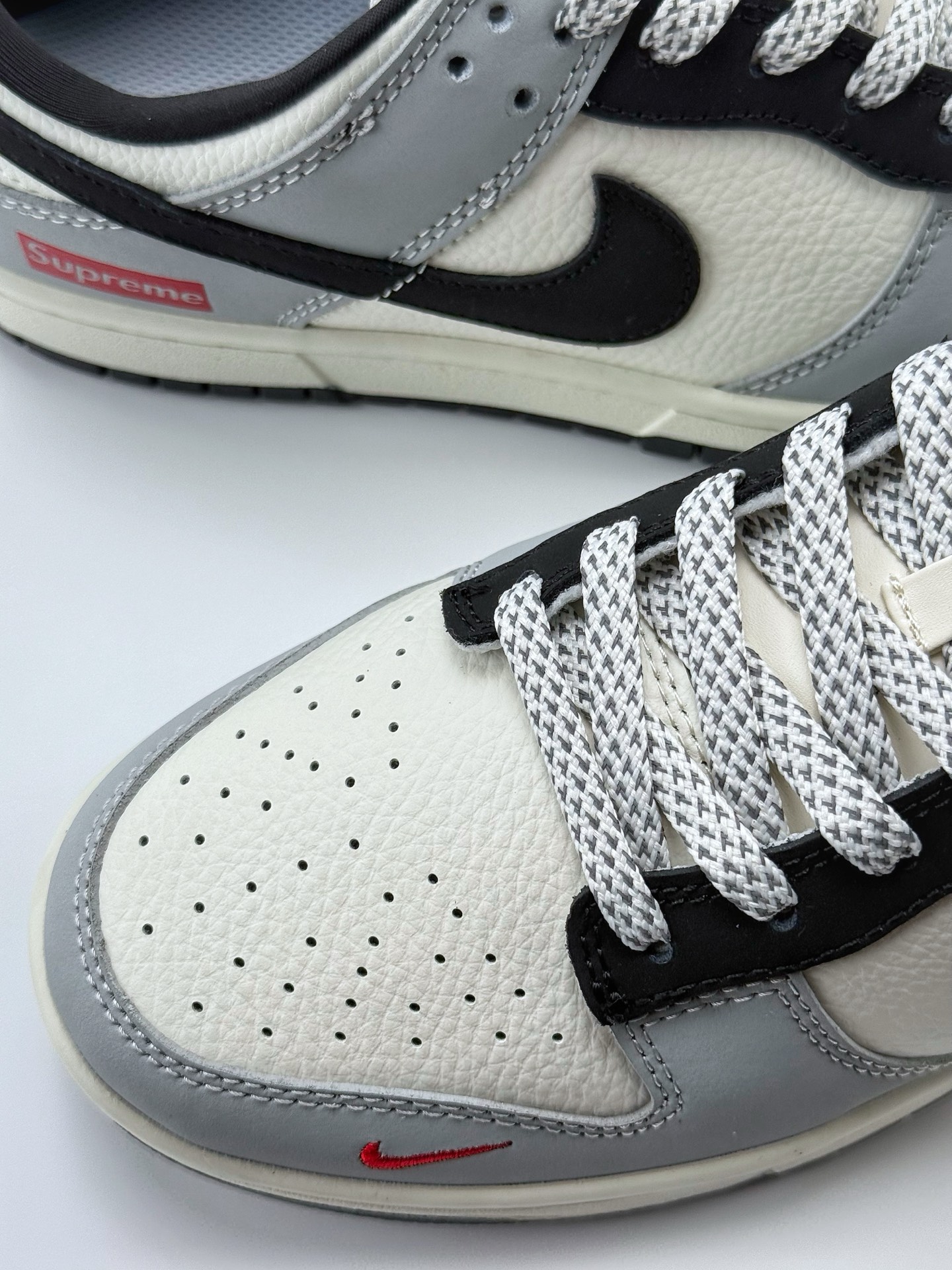 240 Nike SB Dunk Low x Supreme 白灰黑小钩满天星  XY2026-152