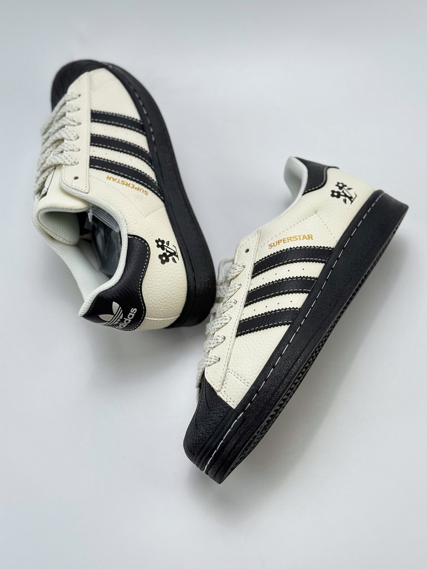 220 AD Originals Superstar x Louis Vuitton 白黑满天星  HD2203