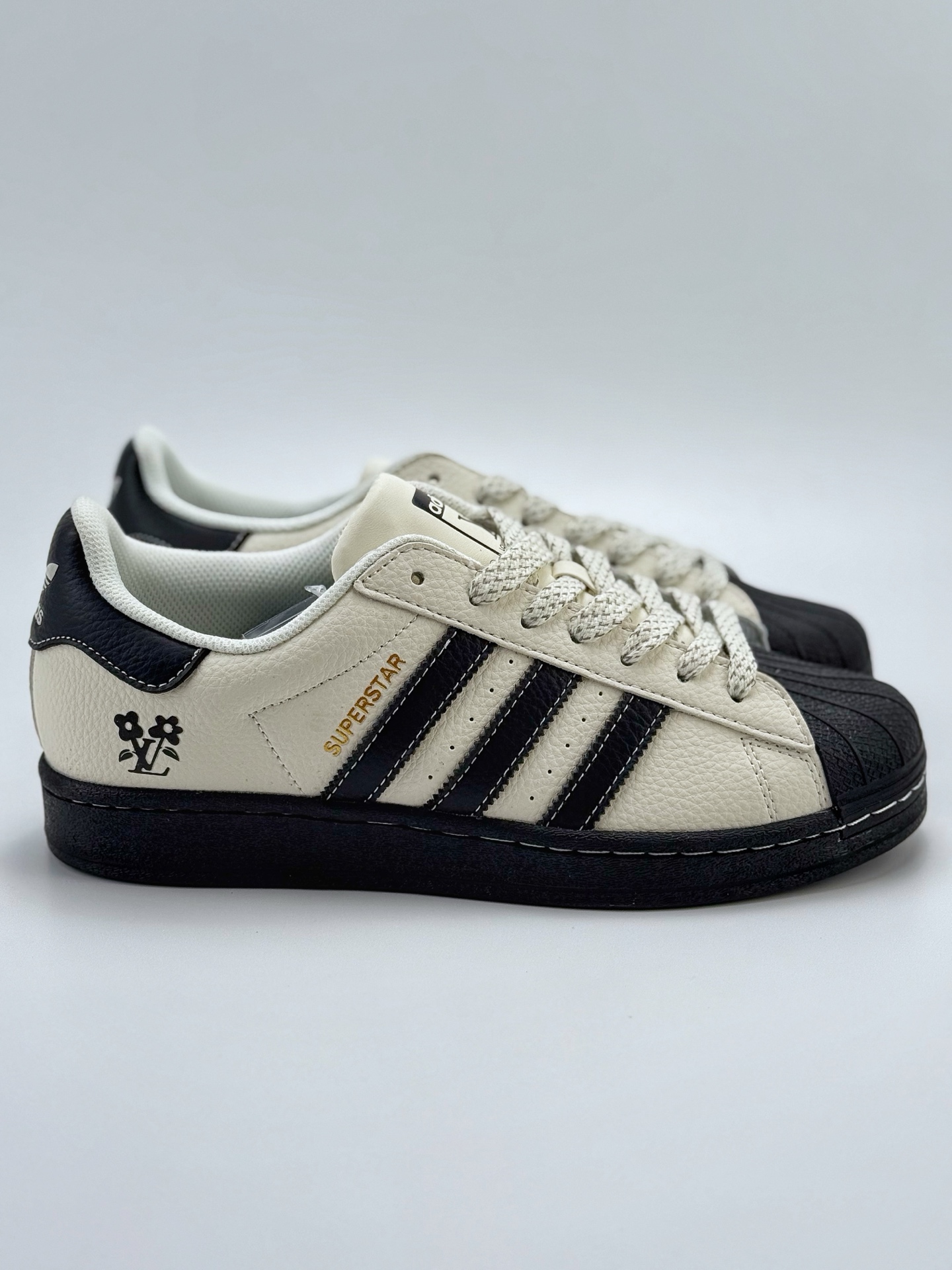 220 AD Originals Superstar x Louis Vuitton 白黑满天星  HD2203