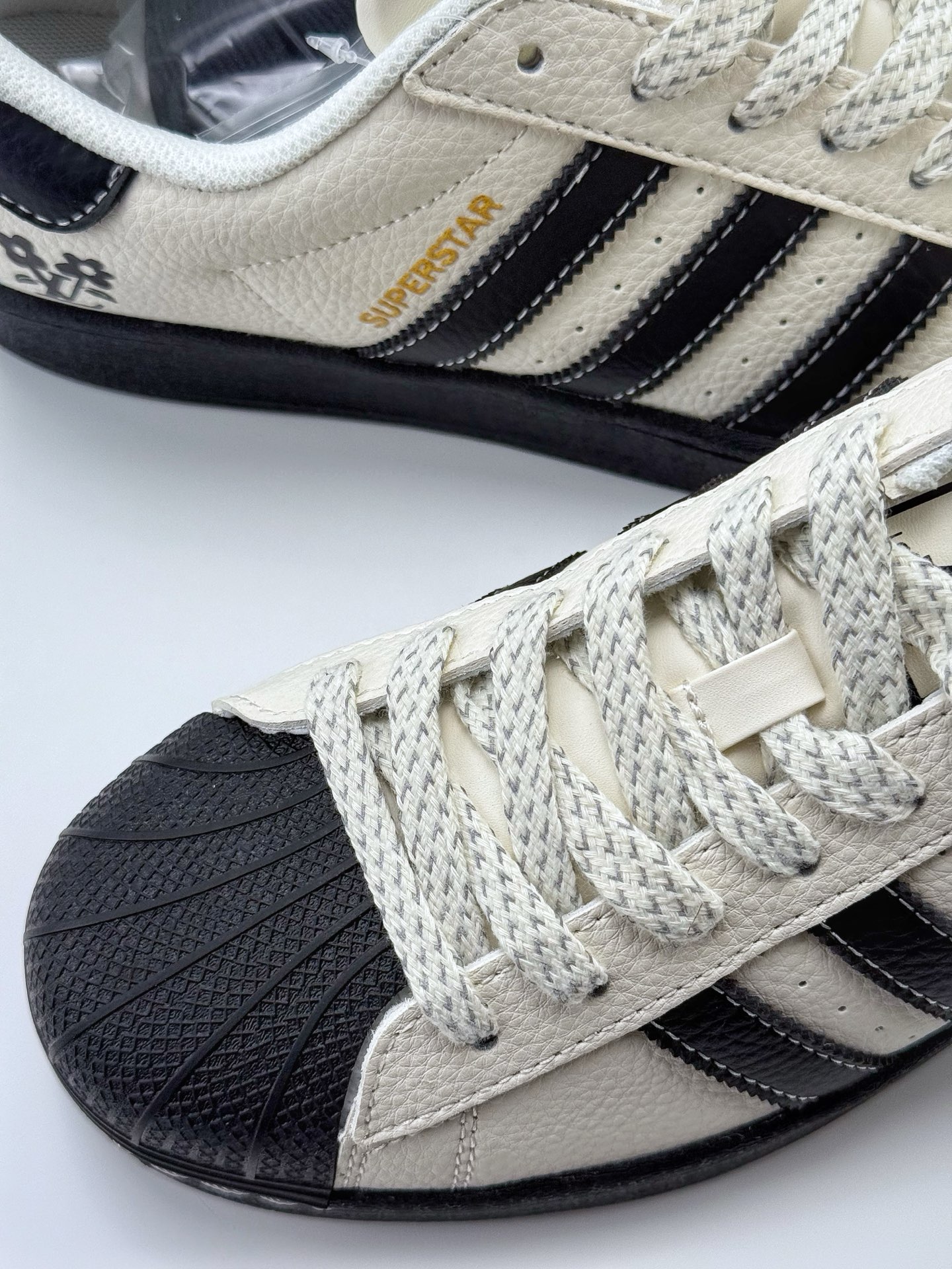 220 AD Originals Superstar x Louis Vuitton 白黑满天星  HD2203