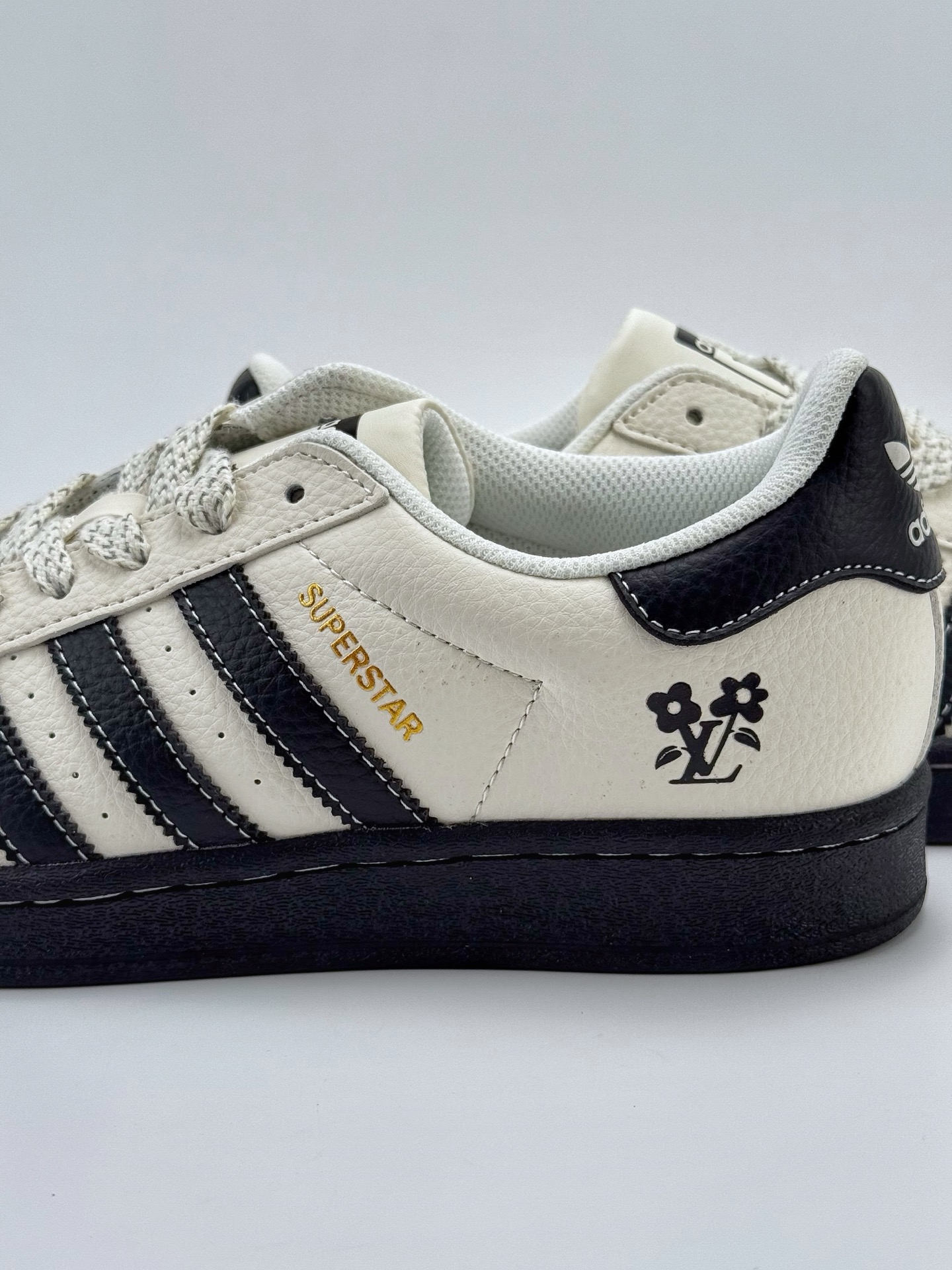 220 AD Originals Superstar x Louis Vuitton 白黑满天星  HD2203