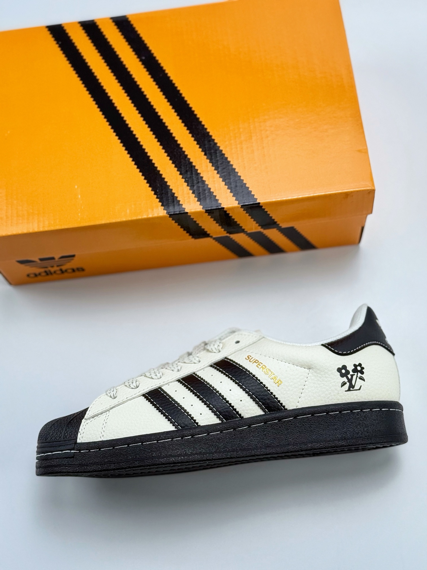 220 AD Originals Superstar x Louis Vuitton 白黑满天星  HD2203