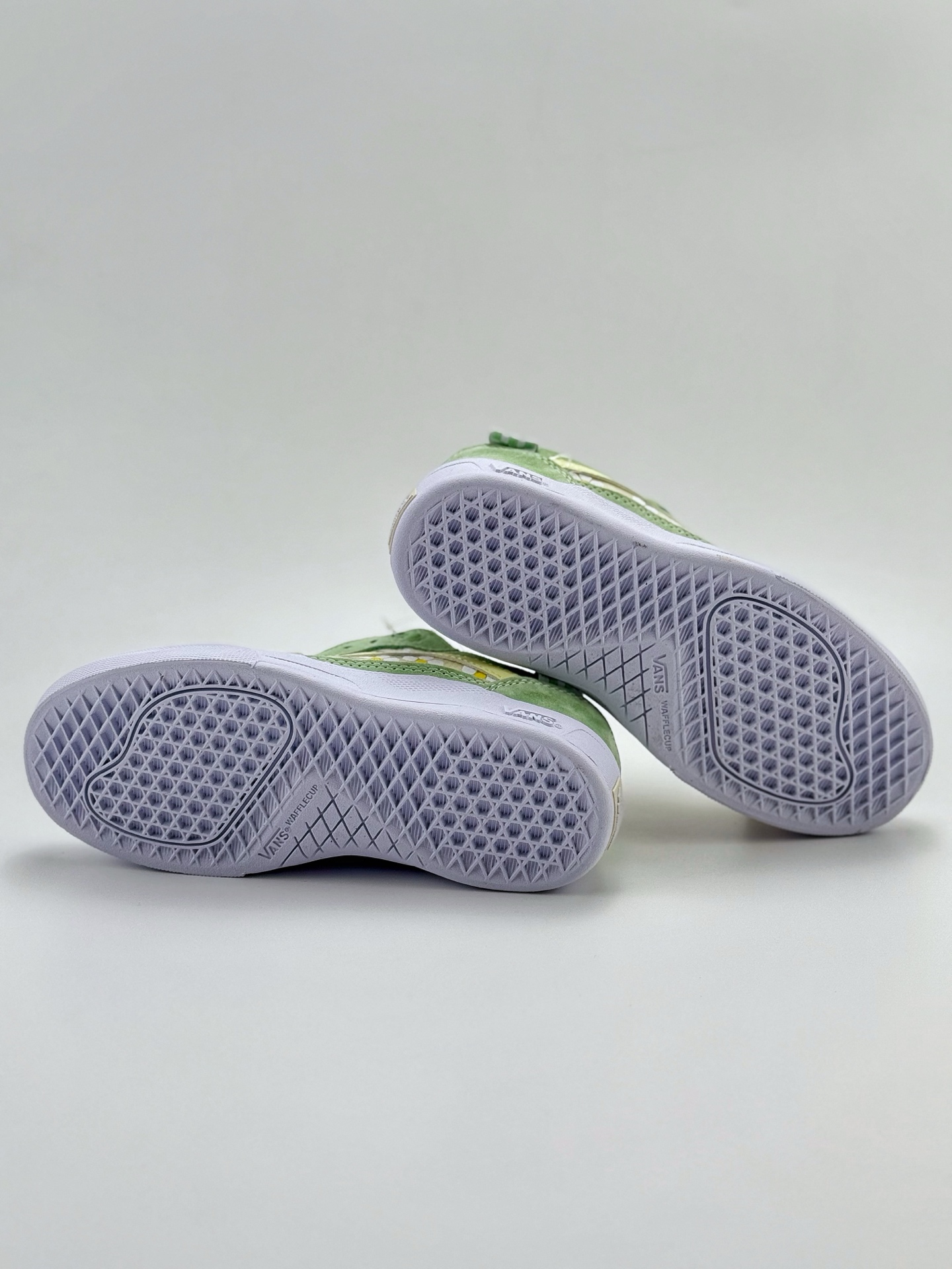 150 Vans Wayvee 浅绿小花 充满着活力与希望的配色  VN0A5JIA9DF 浅绿色