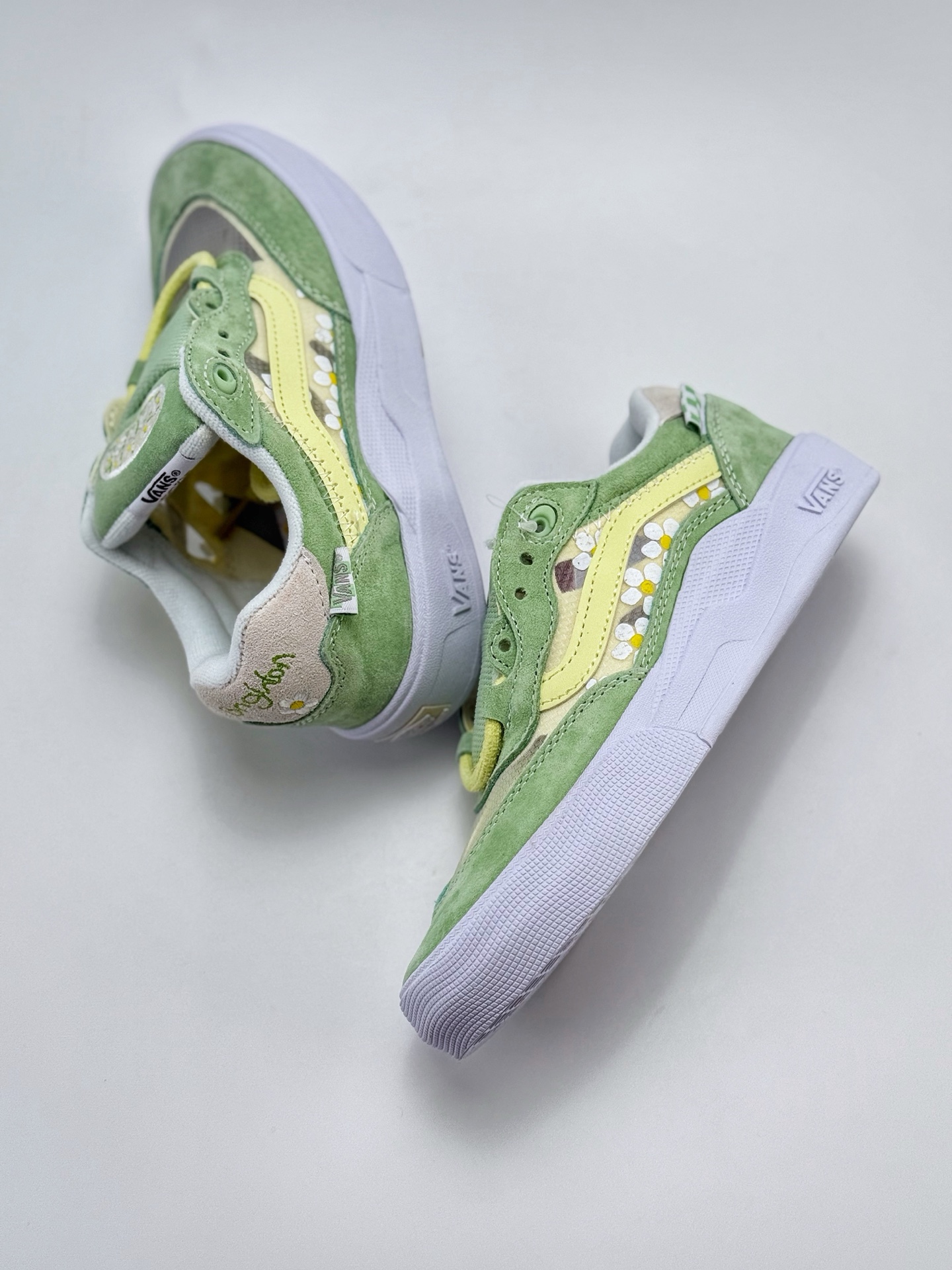 150 Vans Wayvee 浅绿小花 充满着活力与希望的配色  VN0A5JIA9DF 浅绿色