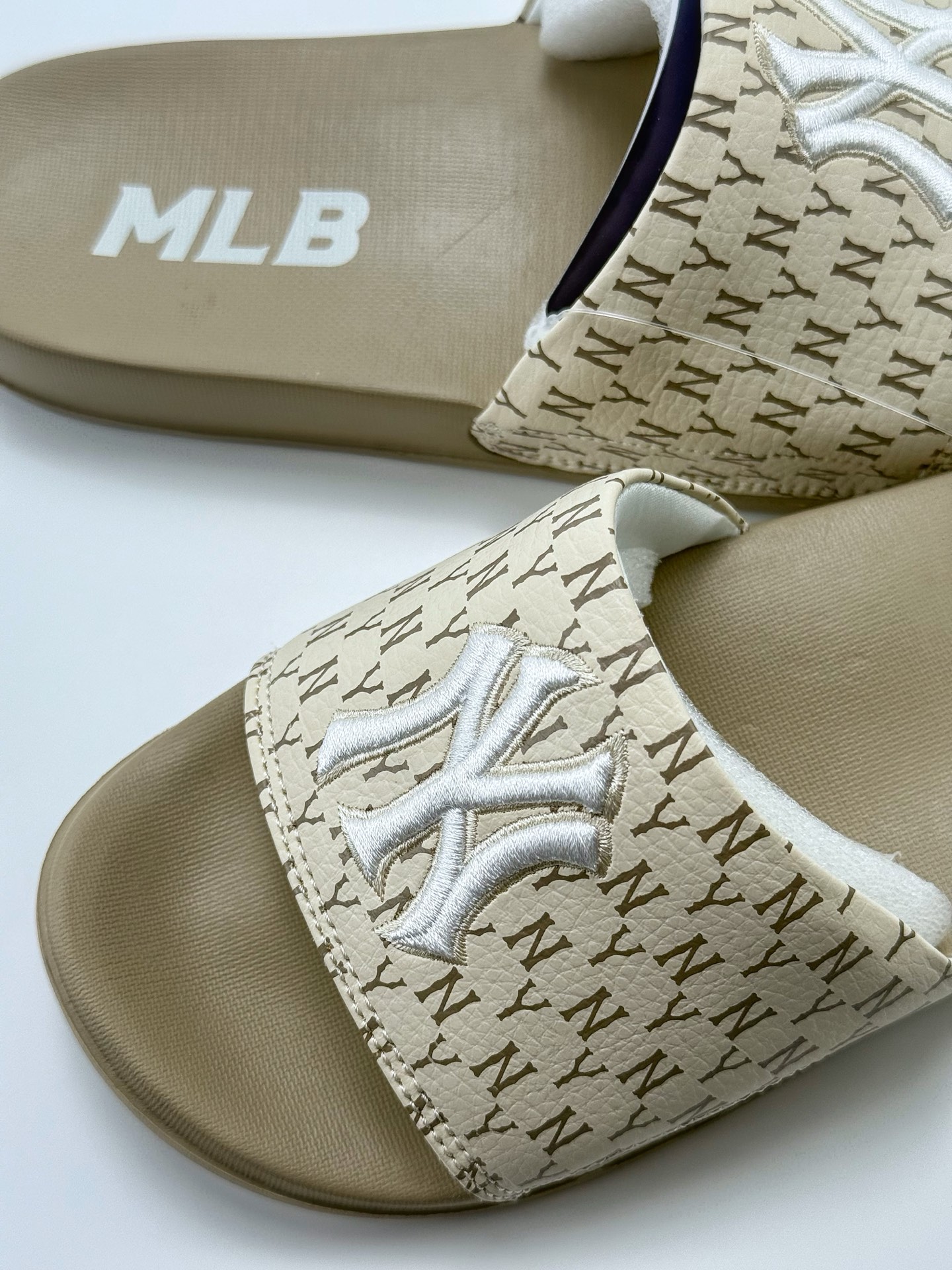90 MLB New York Yankees 拖鞋 字母印花 韩国限定MLB 字母百搭潮流款情侣拖鞋