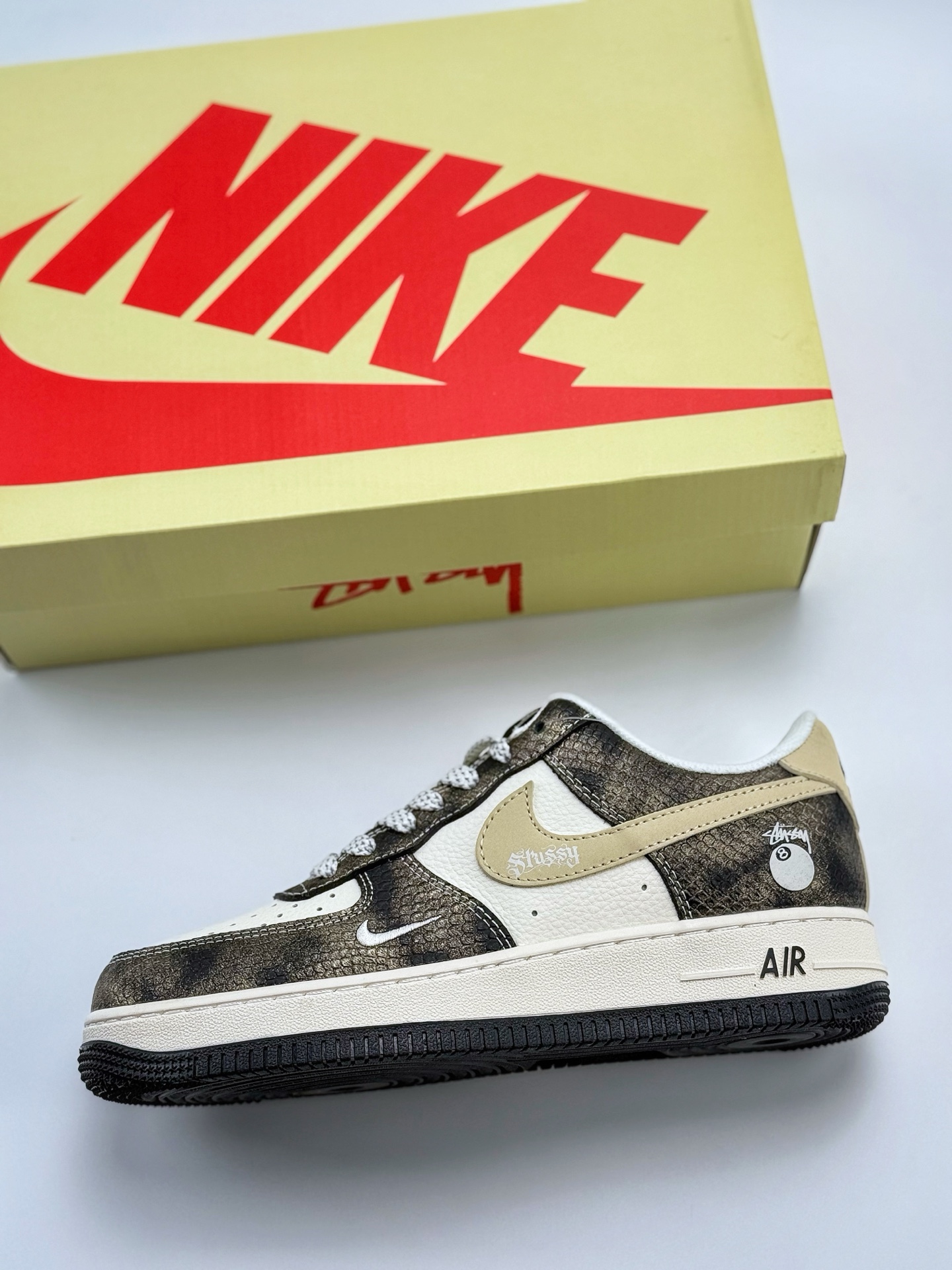 Nike Air Force 1 Low 07 x Stussy 白金蟒纹小钩满天星 XS1958-556
