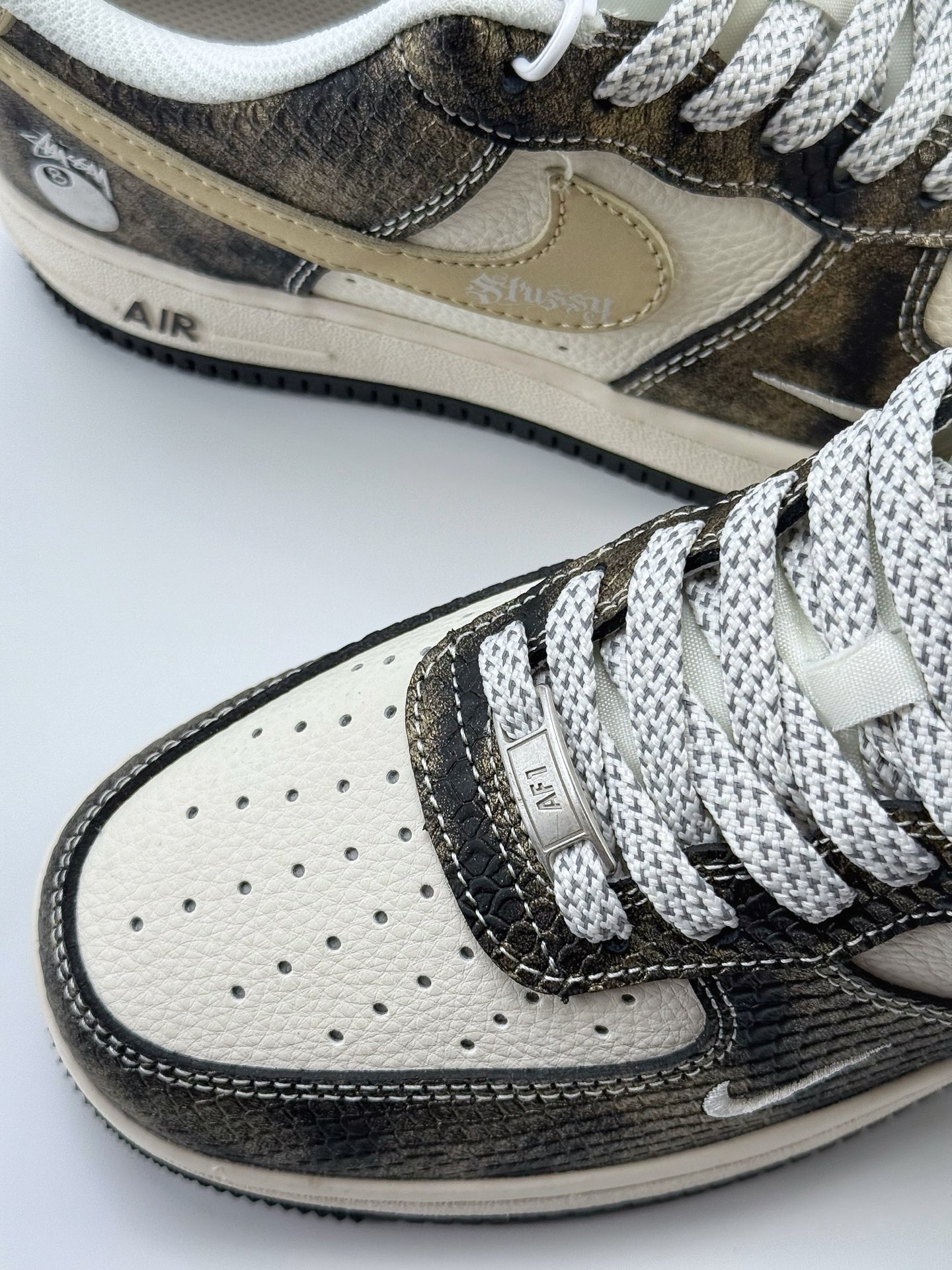 Nike Air Force 1 Low 07 x Stussy 白金蟒纹小钩满天星 XS1958-556