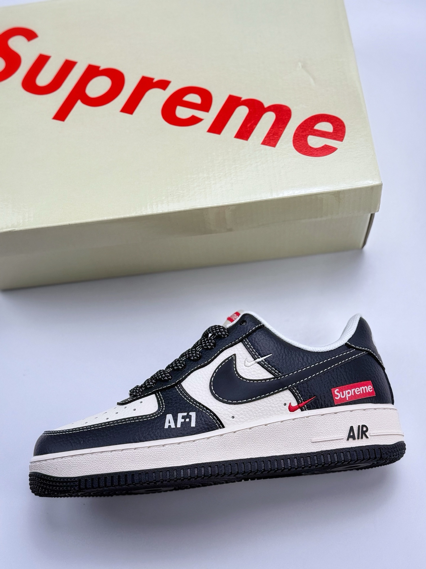 260 Nike Air Force 1 Low 07 x Supreme 黑白双小钩满天星 HH7518-053
