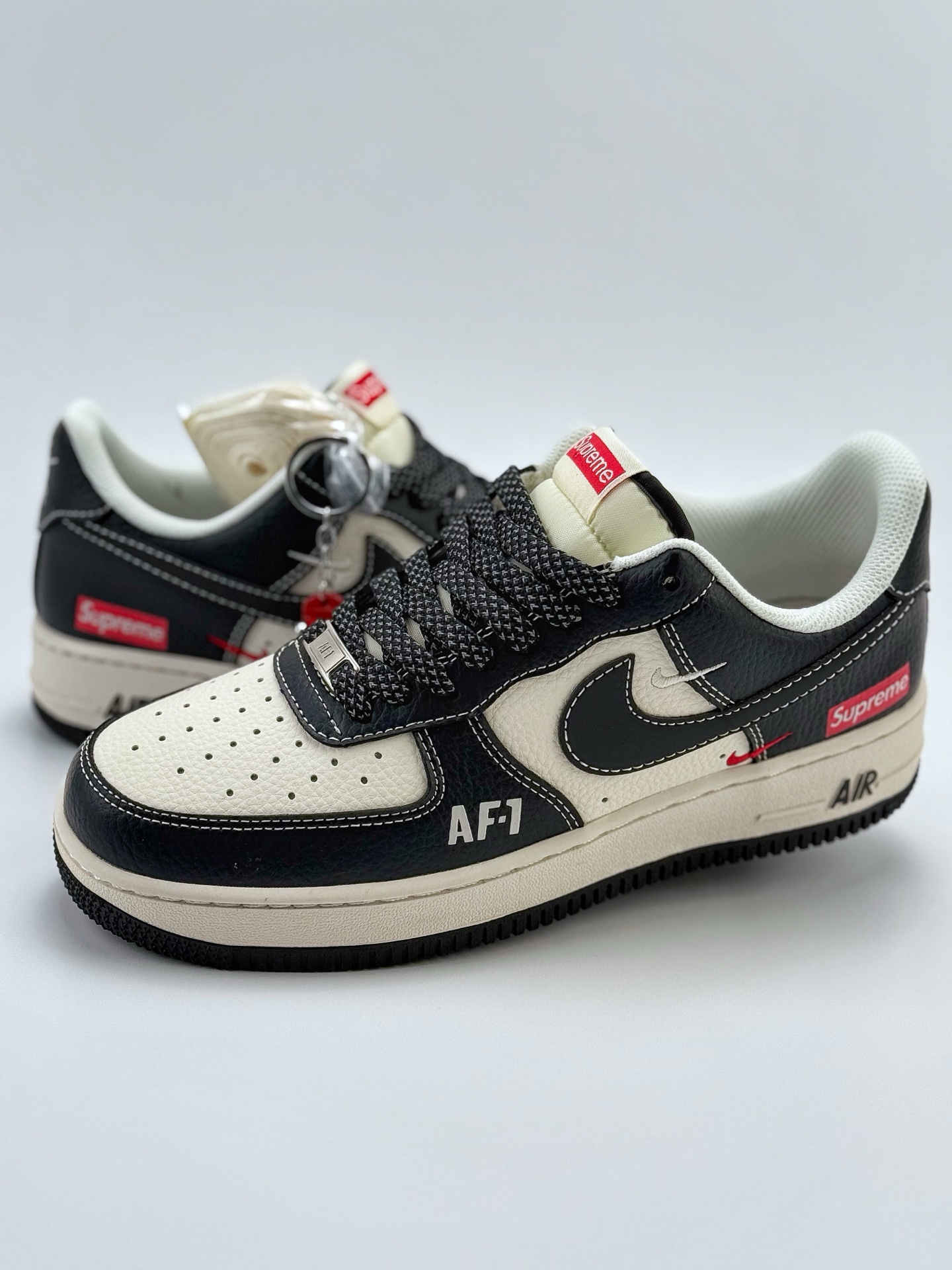 260 Nike Air Force 1 Low 07 x Supreme 黑白双小钩满天星 HH7518-053