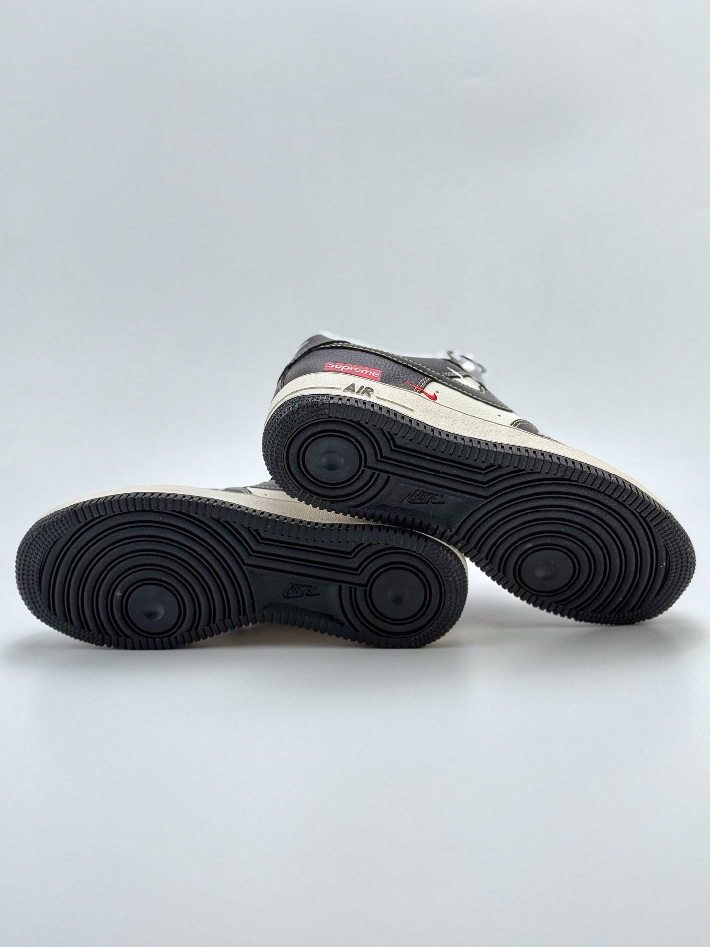 260 Nike Air Force 1 Low 07 x Supreme 黑白双小钩满天星 HH7518-053