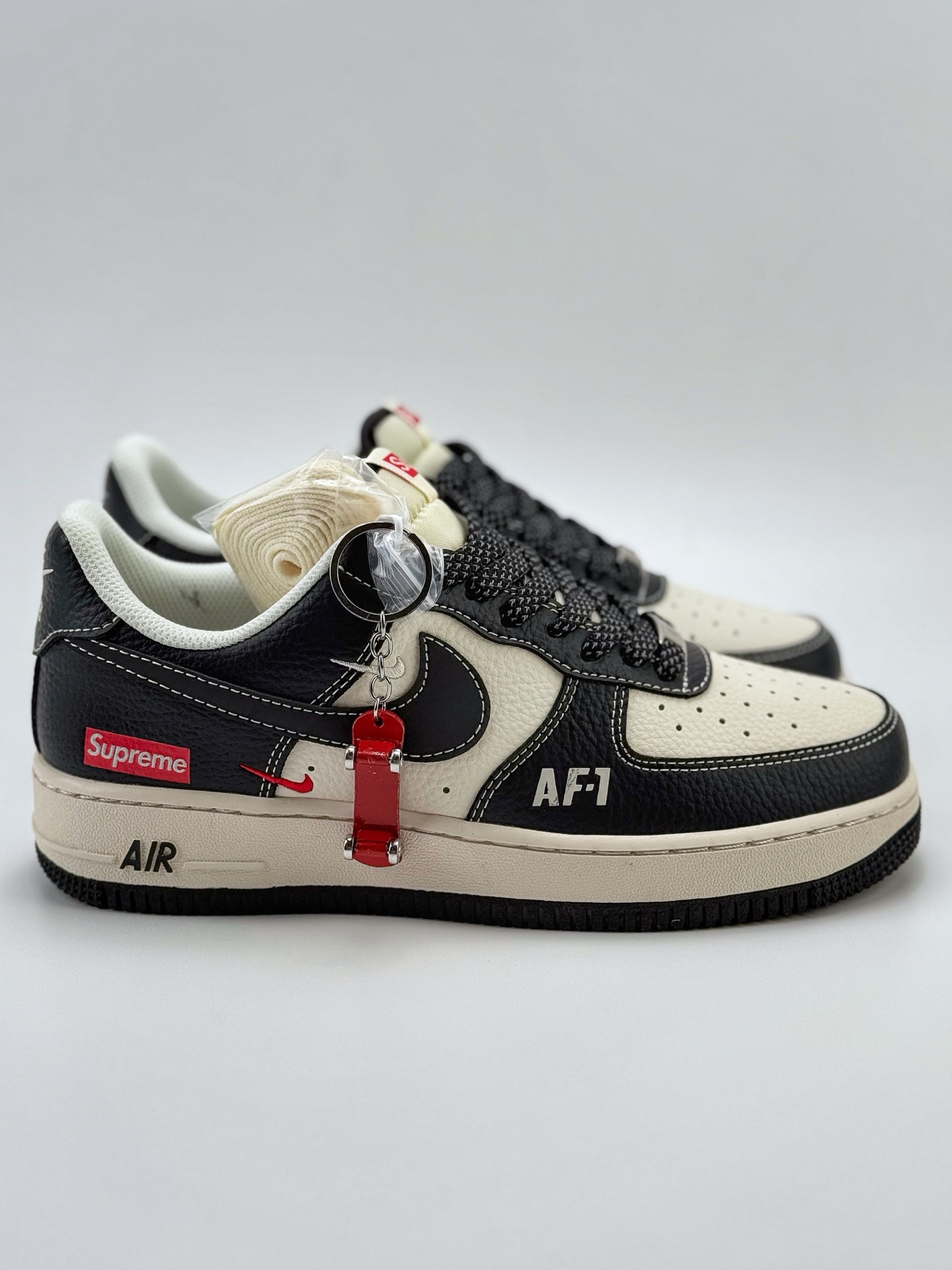 260 Nike Air Force 1 Low 07 x Supreme 黑白双小钩满天星 HH7518-053