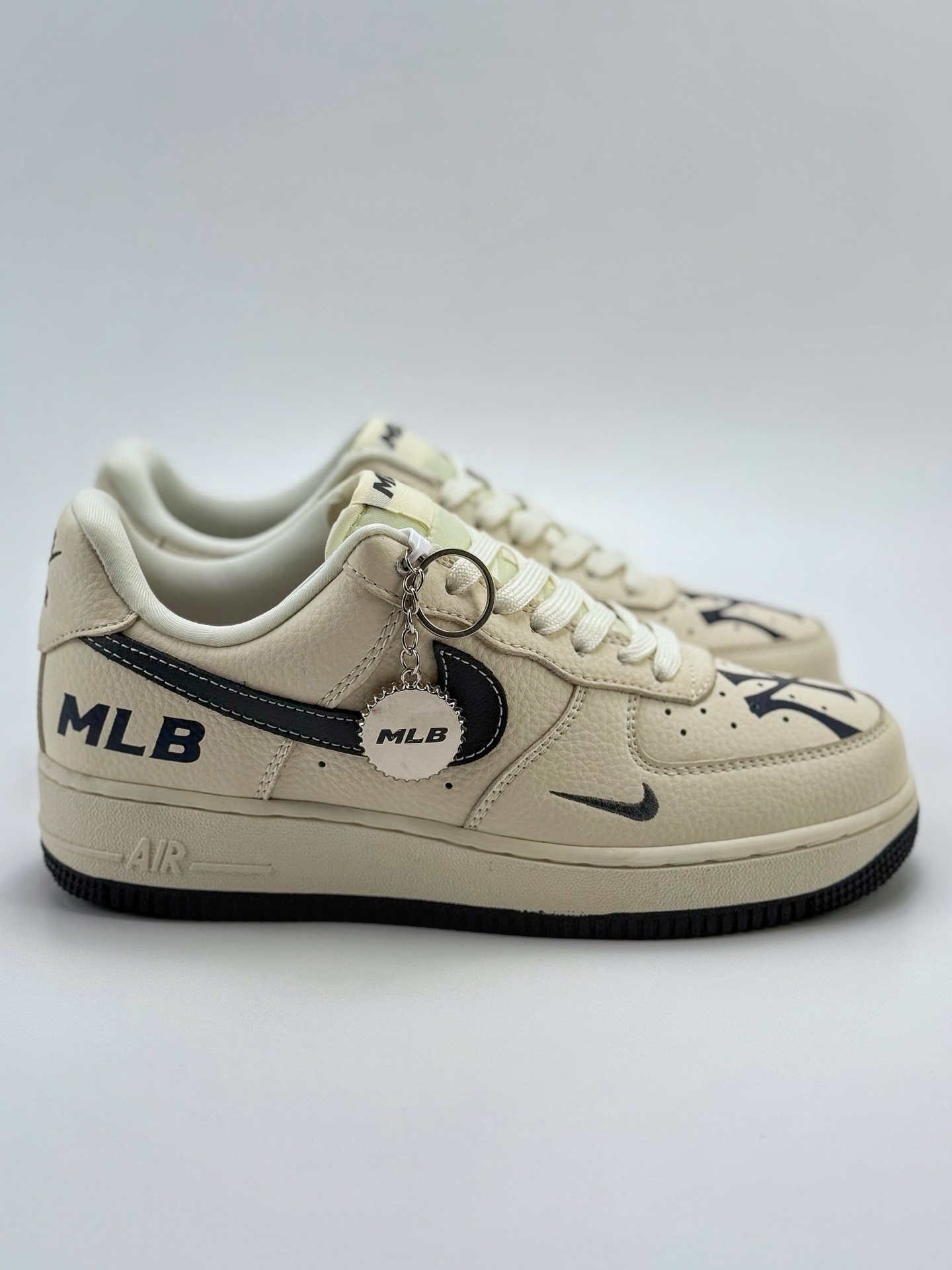 Nike Air Force 1 Low 07 x MLB 白黑小钩 DF0188-051