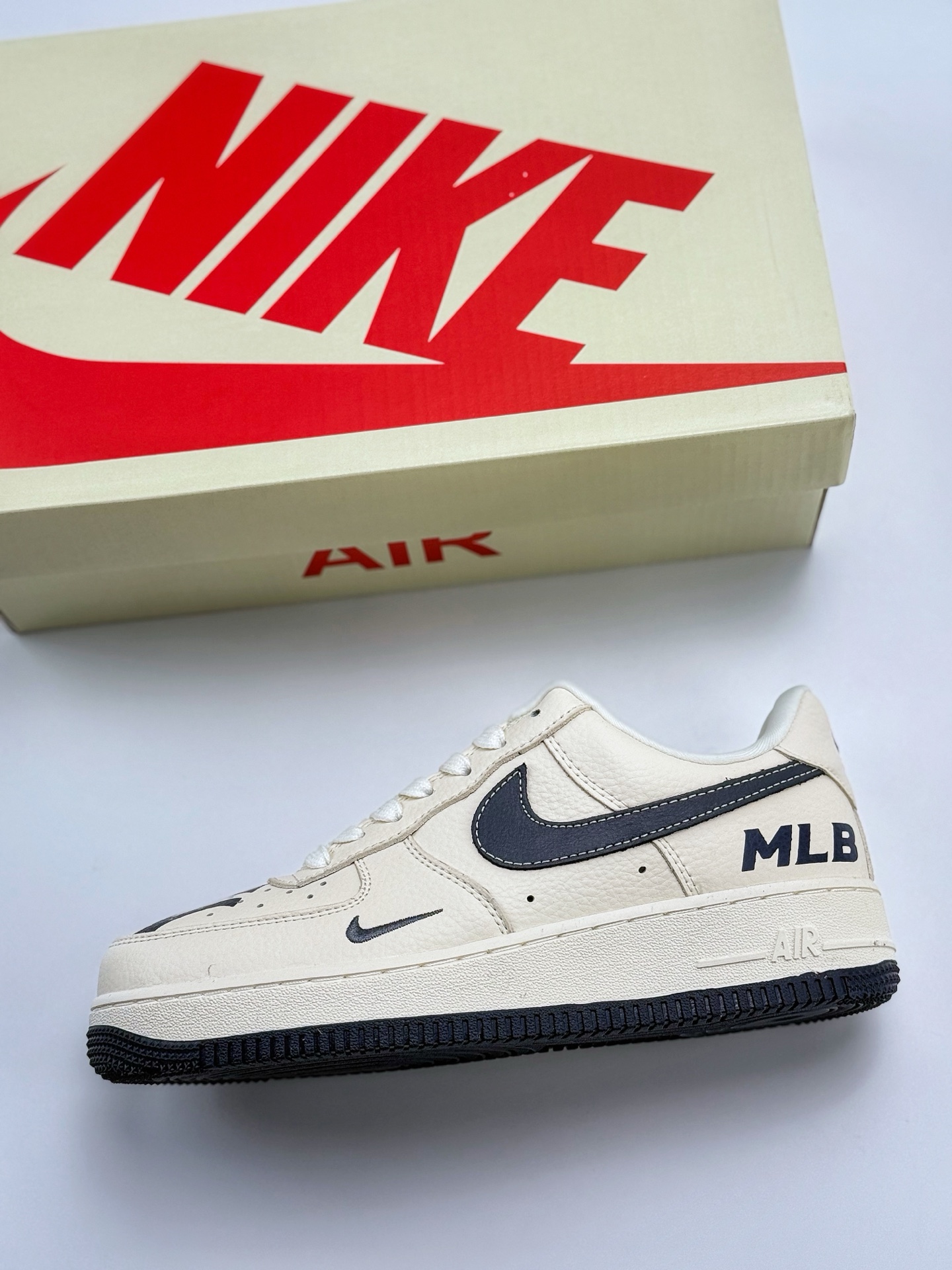Nike Air Force 1 Low 07 x MLB 白黑小钩 DF0188-051