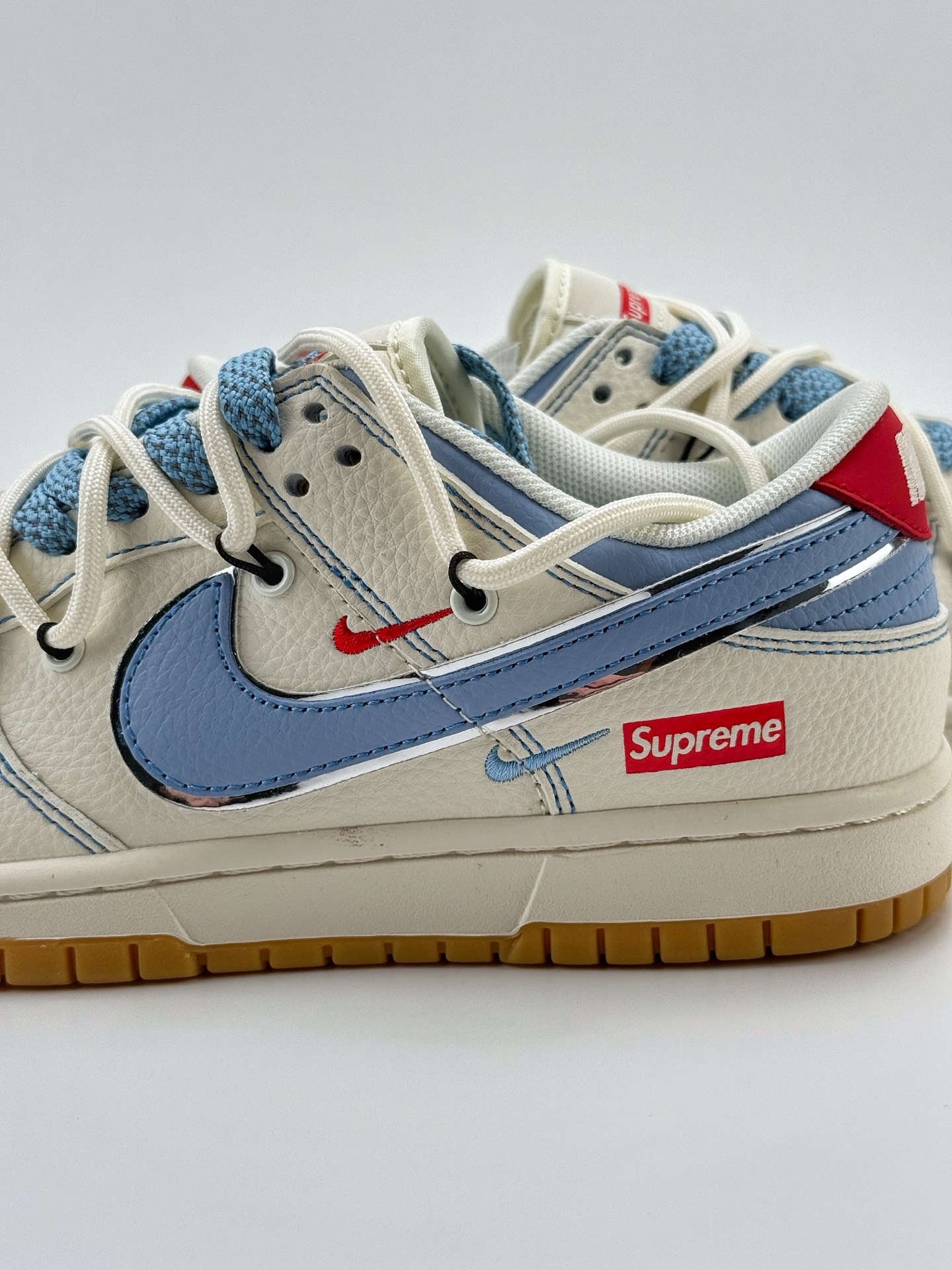 Nike SB Dunk Low x Supreme 白蓝红三小钩绑带满天星 FC1688-216