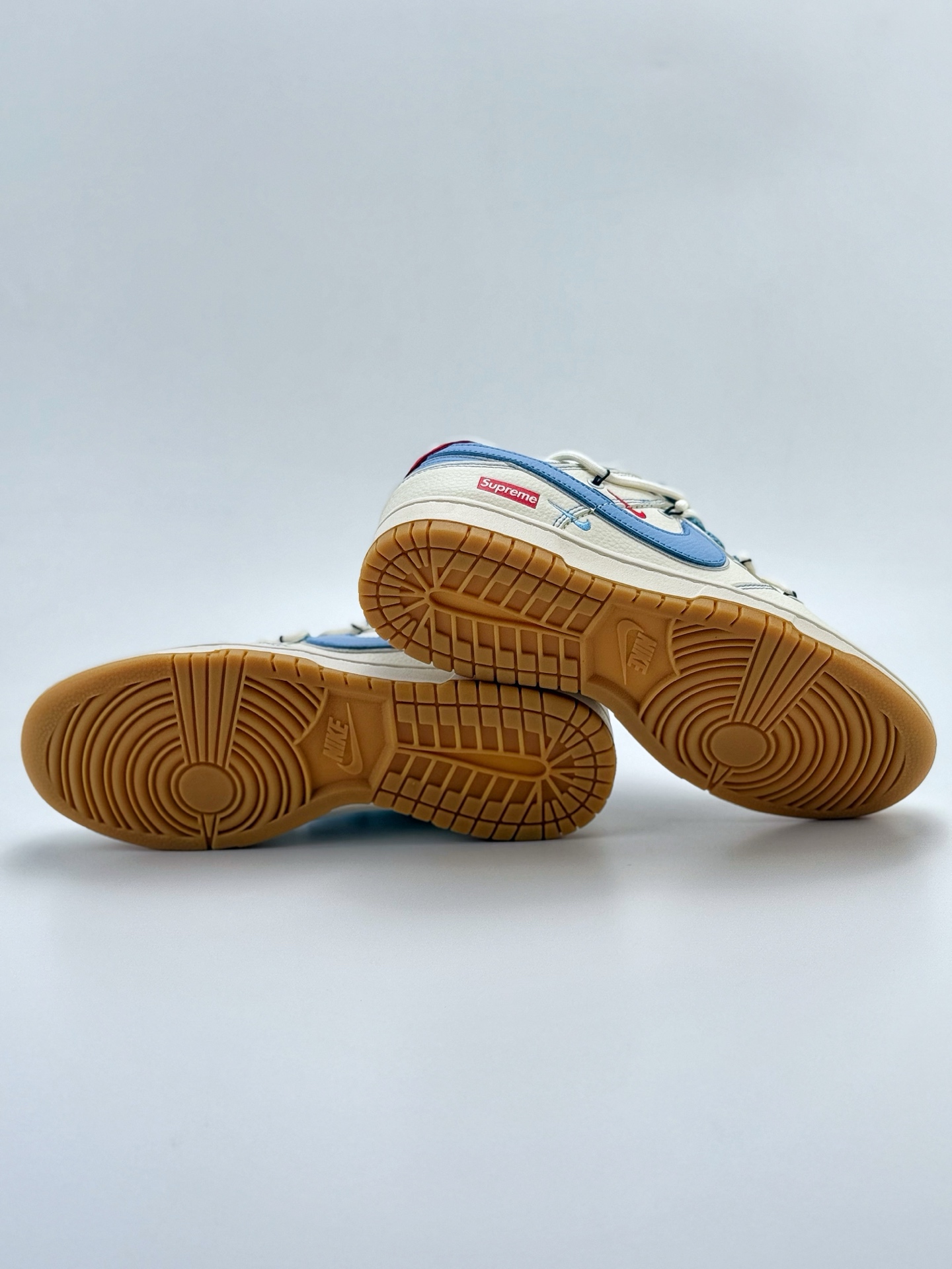 Nike SB Dunk Low x Supreme 白蓝红三小钩绑带满天星 FC1688-216