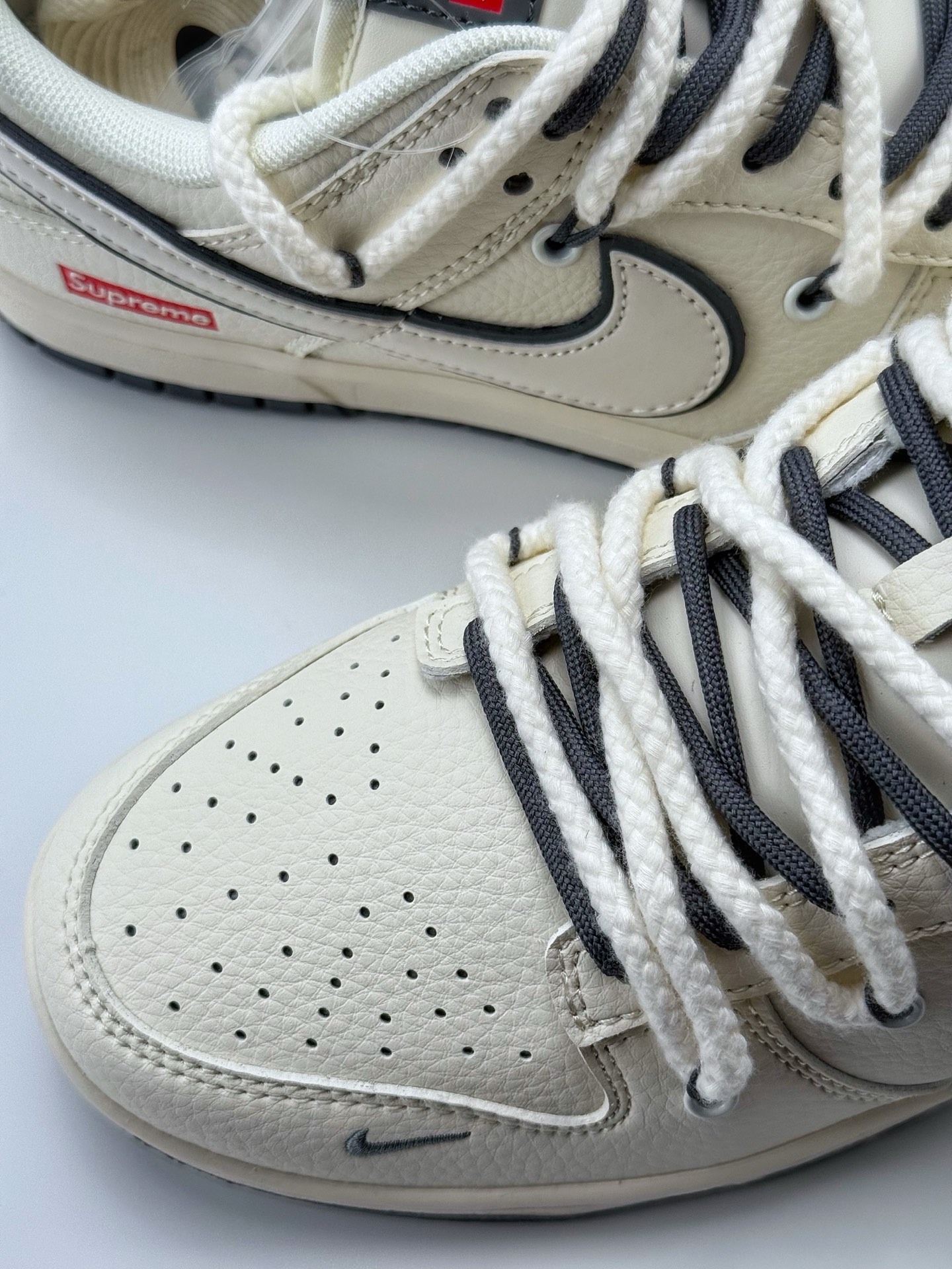 Nike SB Dunk Low x Supreme 白黑小钩麻绳绑带 YX5066-258