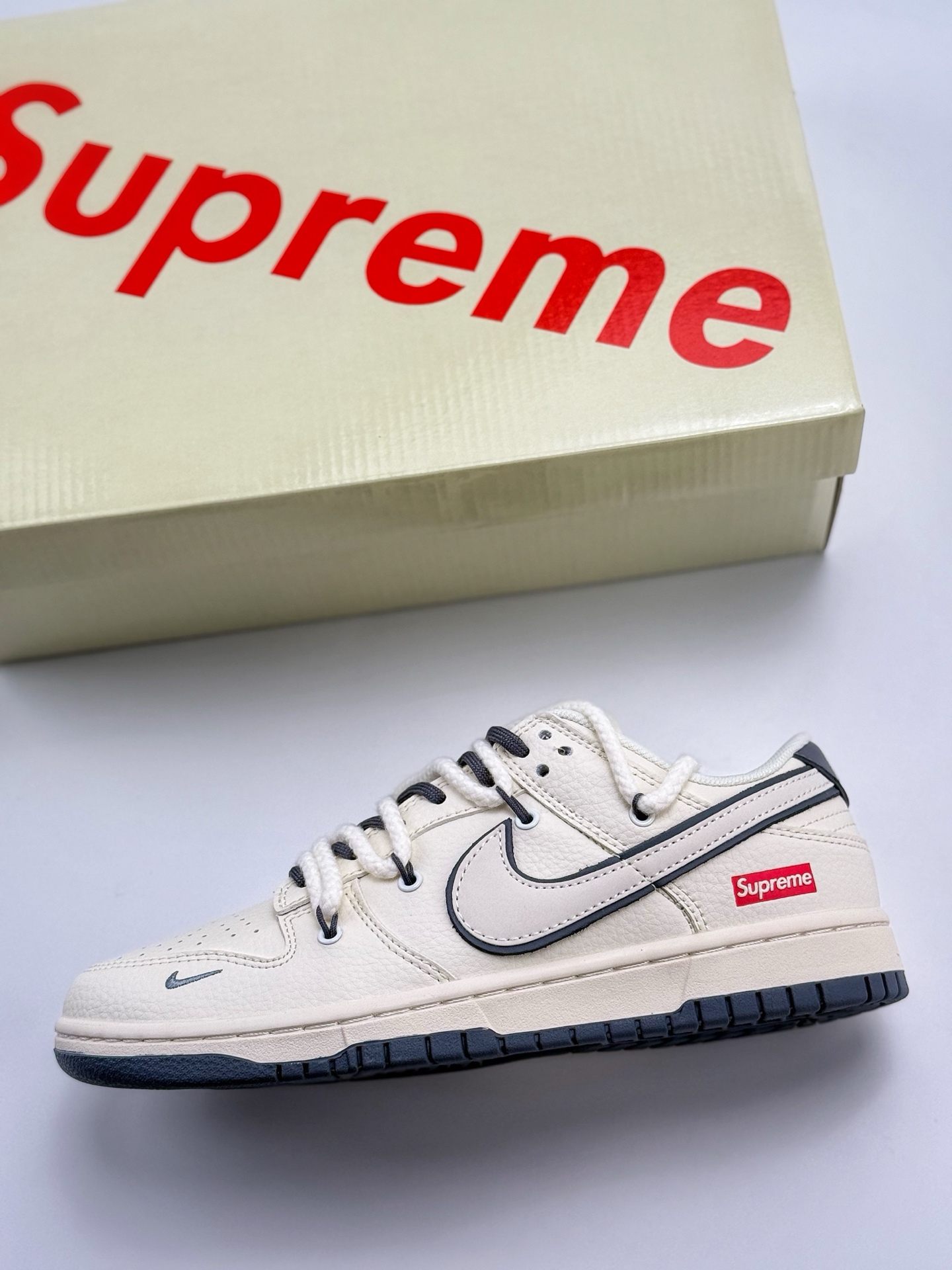 Nike SB Dunk Low x Supreme 白黑小钩麻绳绑带 YX5066-258
