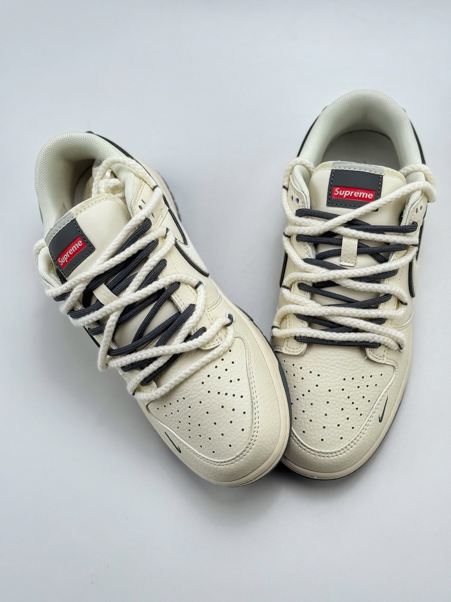 Nike SB Dunk Low x Supreme 白黑小钩麻绳绑带 YX5066-258