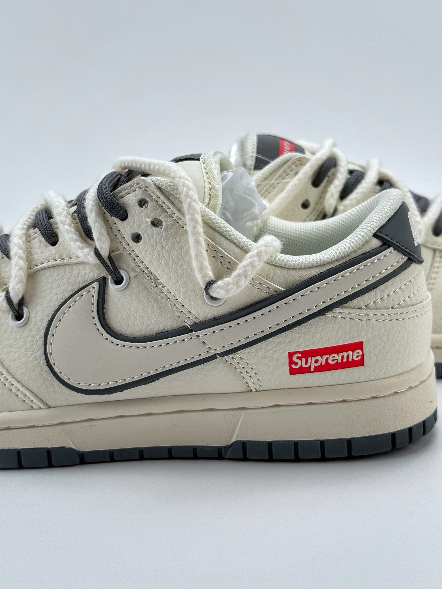 Nike SB Dunk Low x Supreme 白黑小钩麻绳绑带 YX5066-258