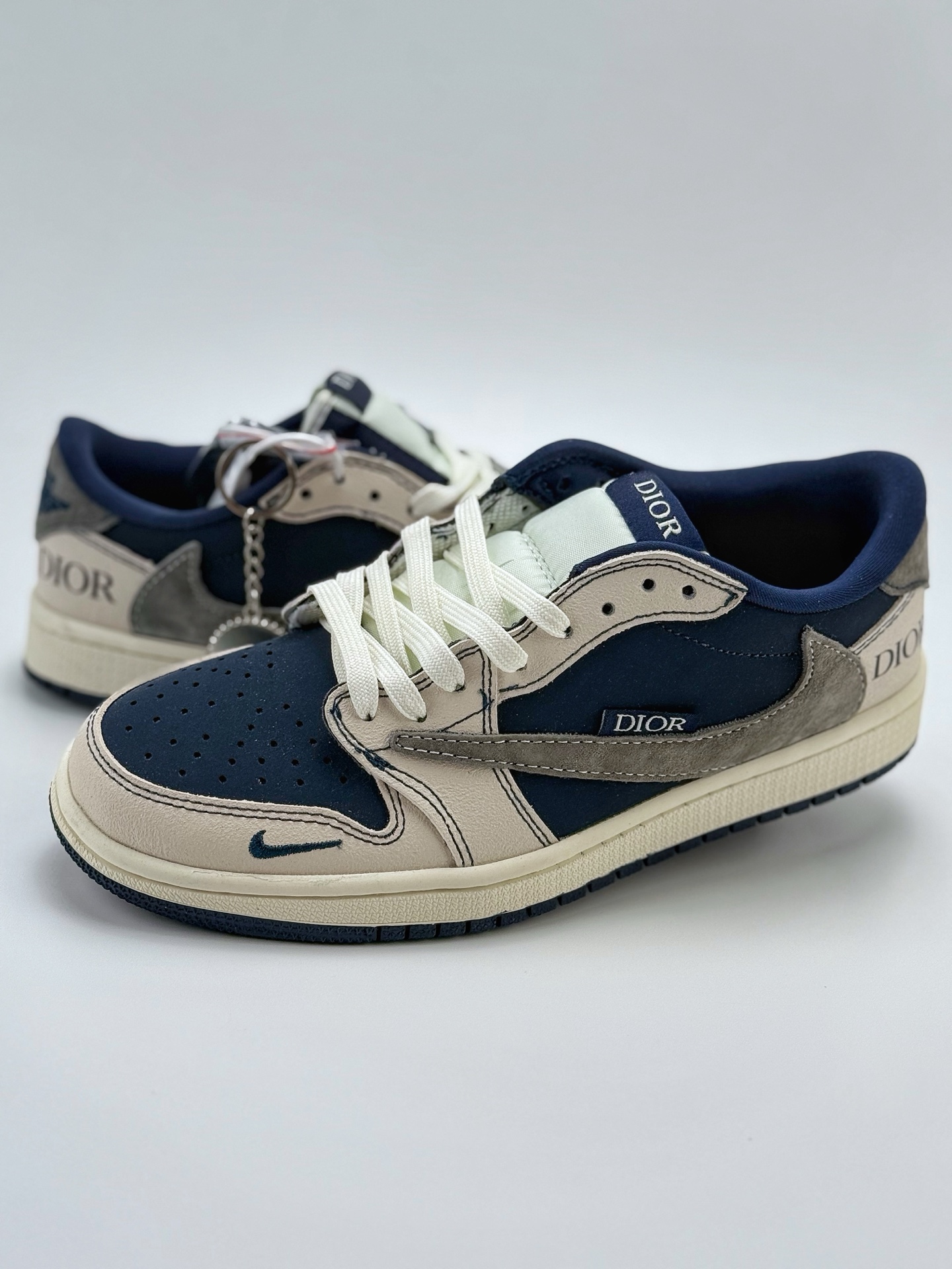 280 Travis Scott x Nike Air Jordan 1 Low x DIOR Air Jordan 1 Low 反转白蓝小钩倒钩  XS2024-012