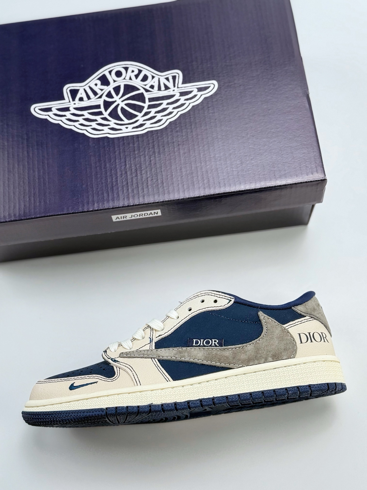 280 Travis Scott x Nike Air Jordan 1 Low x DIOR Air Jordan 1 Low 反转白蓝小钩倒钩  XS2024-012