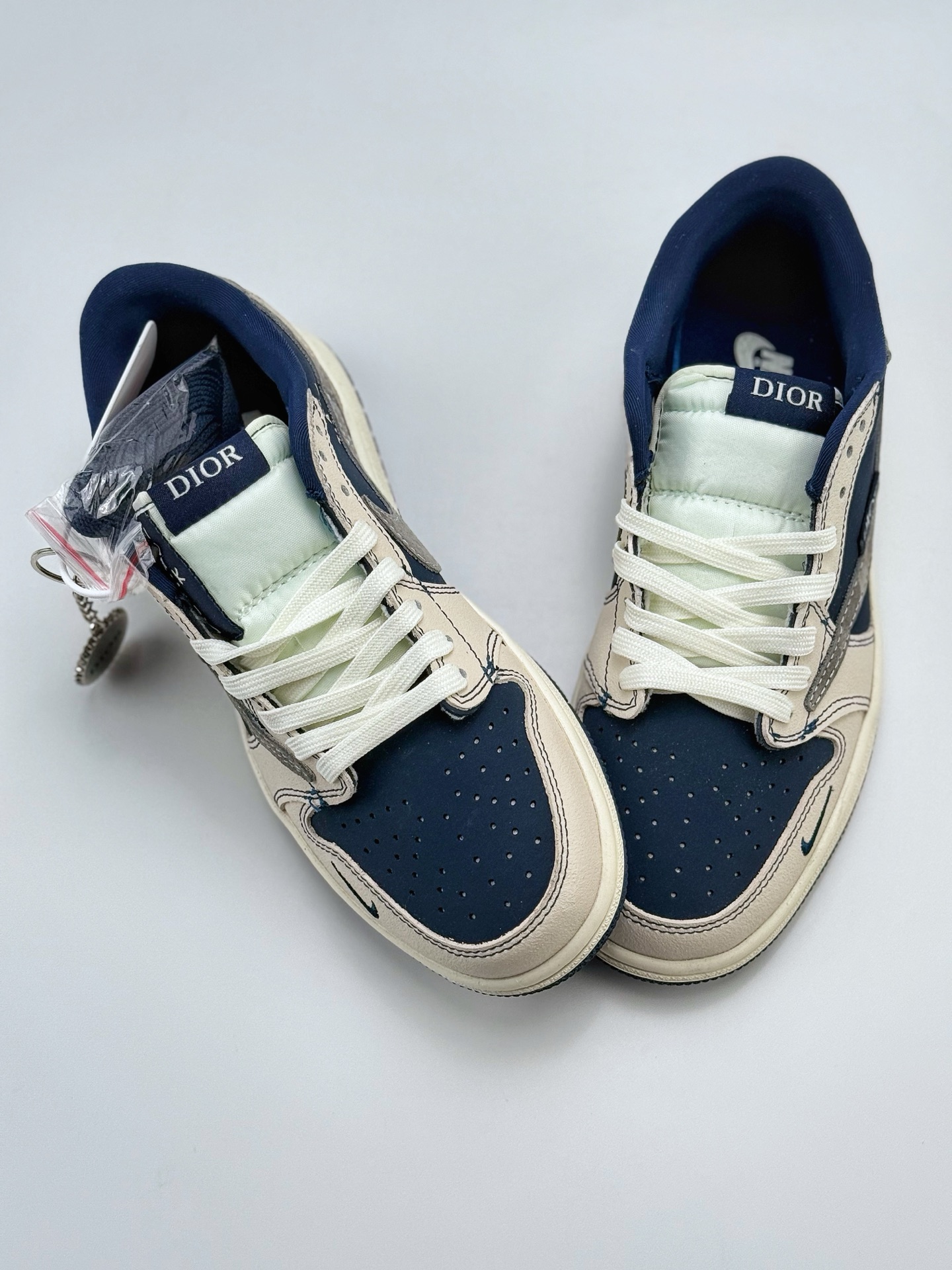 280 Travis Scott x Nike Air Jordan 1 Low x DIOR Air Jordan 1 Low 反转白蓝小钩倒钩  XS2024-012