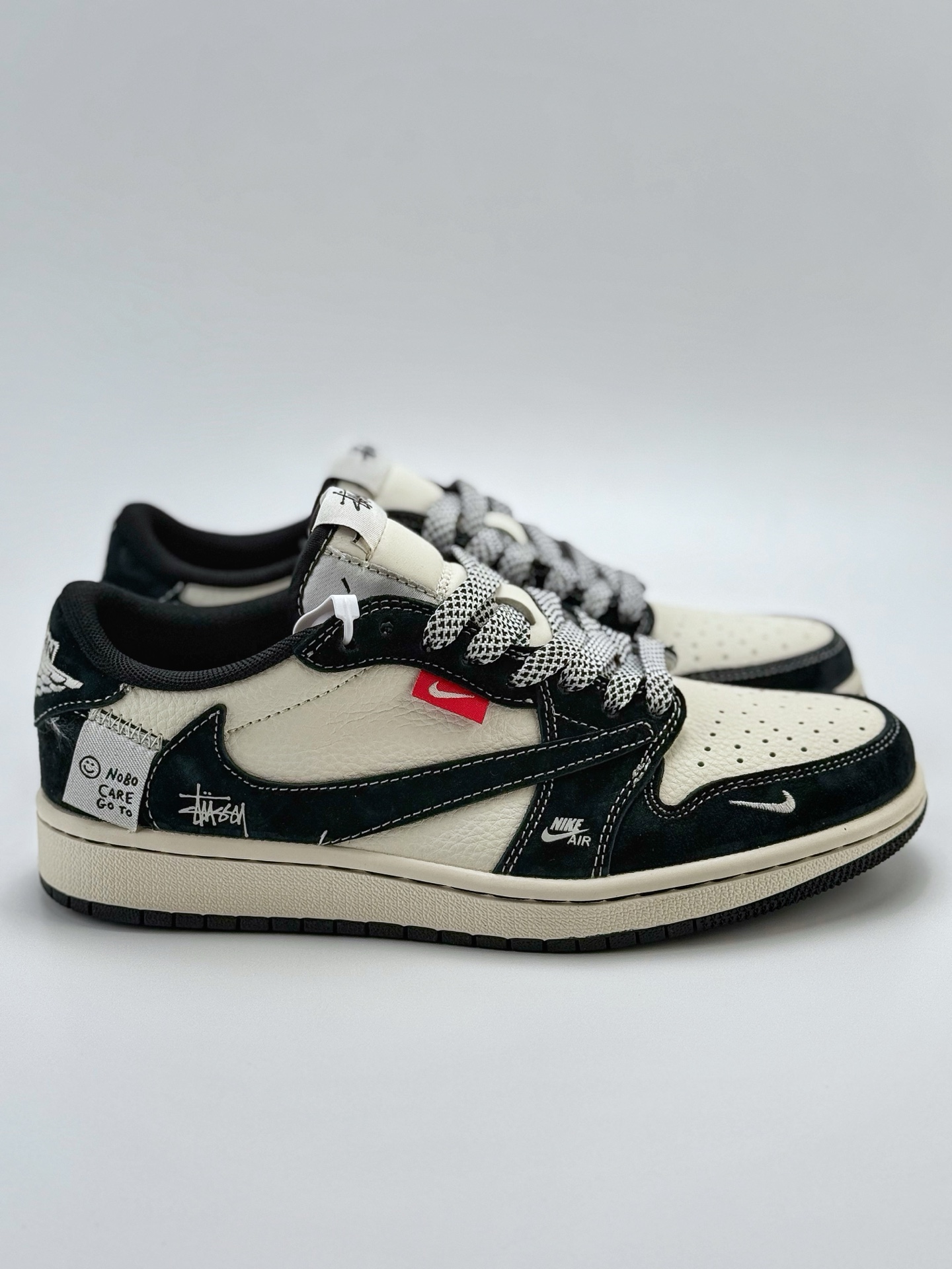 280 Travis Scott x Nike Air Jordan 1 Low x Stussy  Air Jordan 1 Low 反转黑白小钩布贴满天星倒钩  YX5066-299