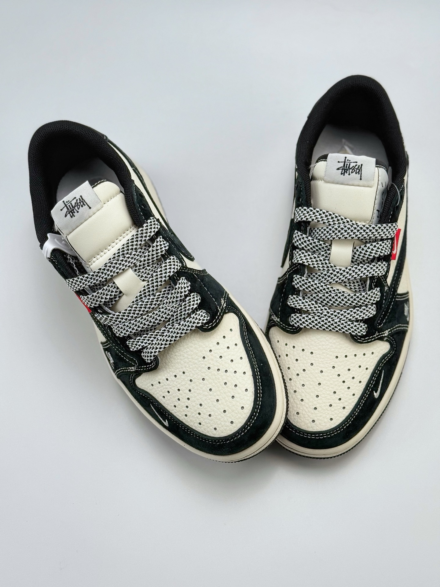 280 Travis Scott x Nike Air Jordan 1 Low x Stussy  Air Jordan 1 Low 反转黑白小钩布贴满天星倒钩  YX5066-299