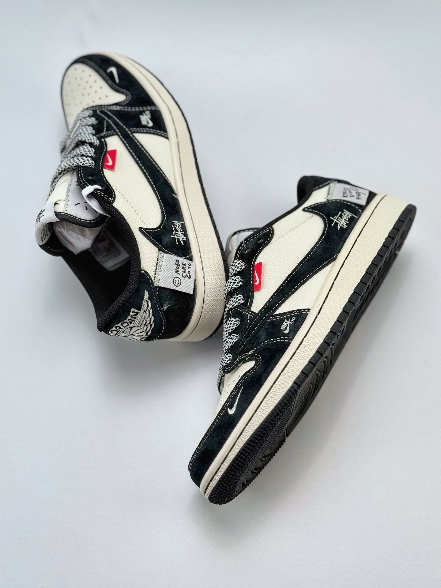 280 Travis Scott x Nike Air Jordan 1 Low x Stussy  Air Jordan 1 Low 反转黑白小钩布贴满天星倒钩  YX5066-299