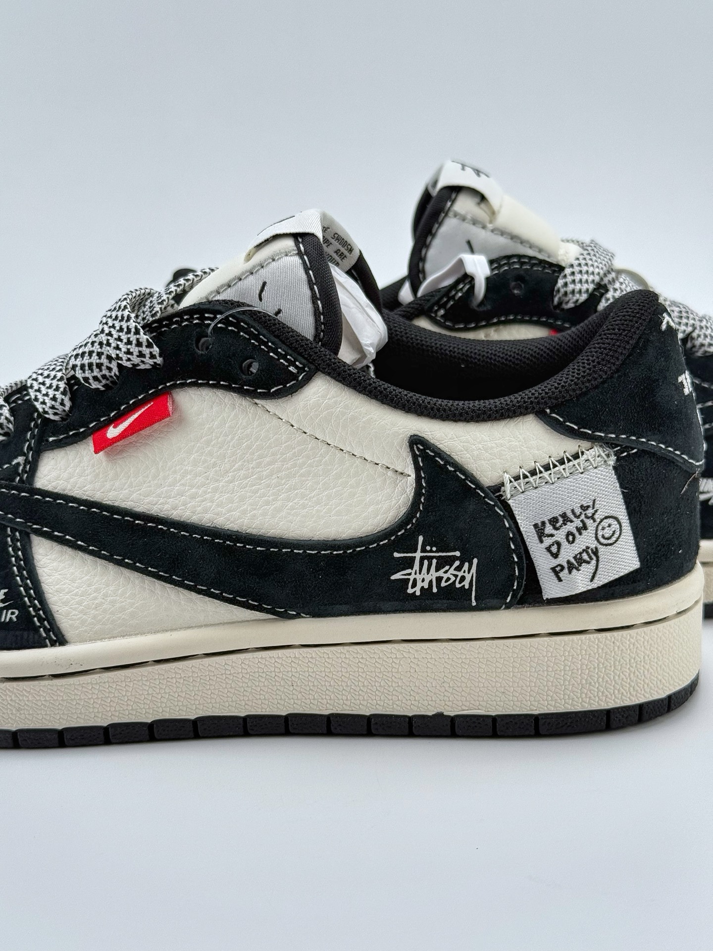 280 Travis Scott x Nike Air Jordan 1 Low x Stussy  Air Jordan 1 Low 反转黑白小钩布贴满天星倒钩  YX5066-299